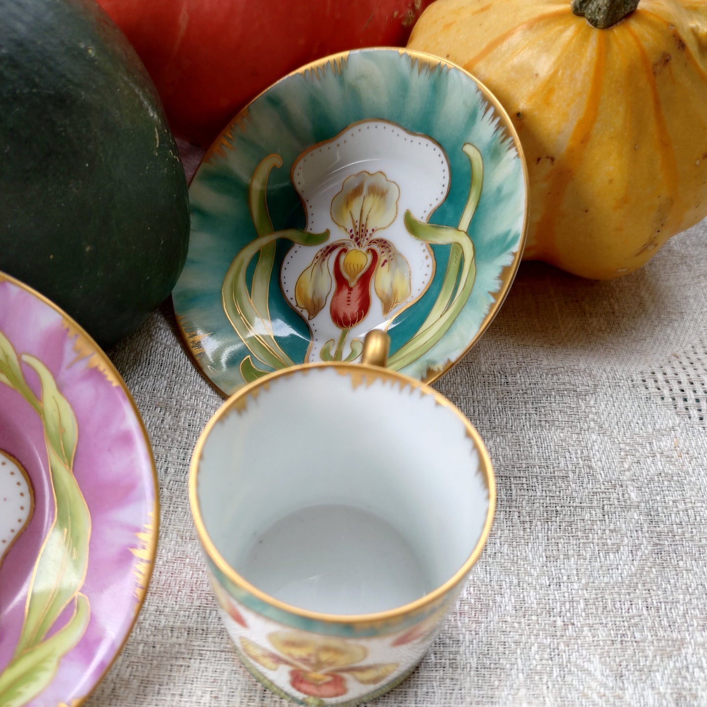 緑にアイリスと金彩/1880-1900年頃NymphenburgニンフェンブルグJugendstil/アールヌーヴォーのデミタス/モカカップソーサー