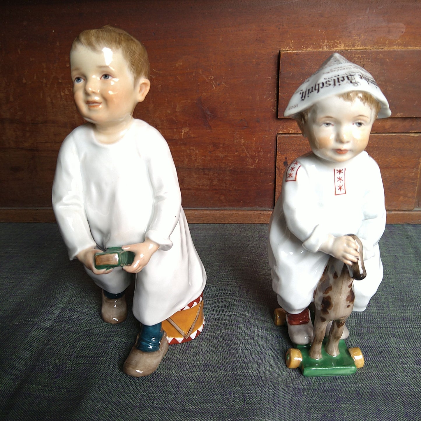 Meissen1905~1924年のヘンチェルの子供達/木馬で遊ぶ子 高さ約17㎝幅約6.5㎝W
