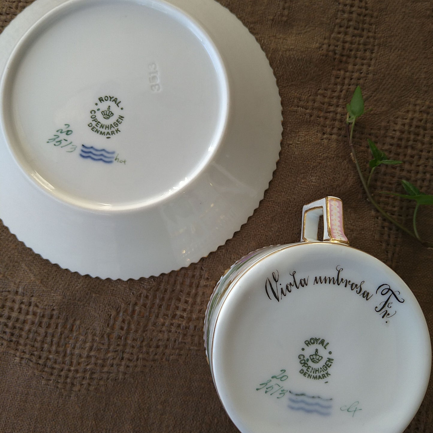 RoyalCopenhagenフローラダニカ、スミレのカップソーサー/FloraDanica Cup saucer