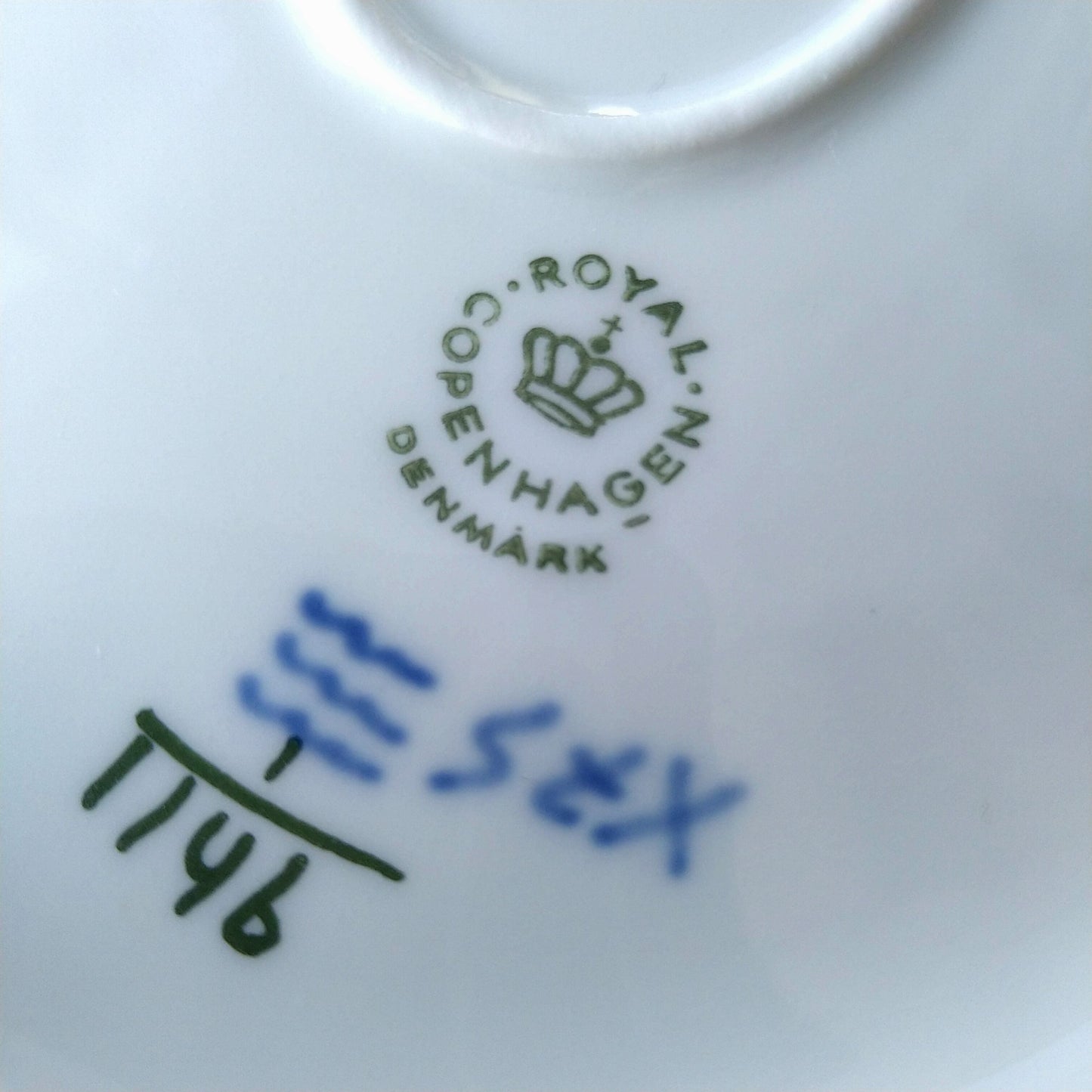1969~1974年のRoyalCopenhagenブルーフルーテッドフルレースの小さめの楕円皿大きさは約25㎝×19.5㎝大きさは約25㎝×19.5㎝です
