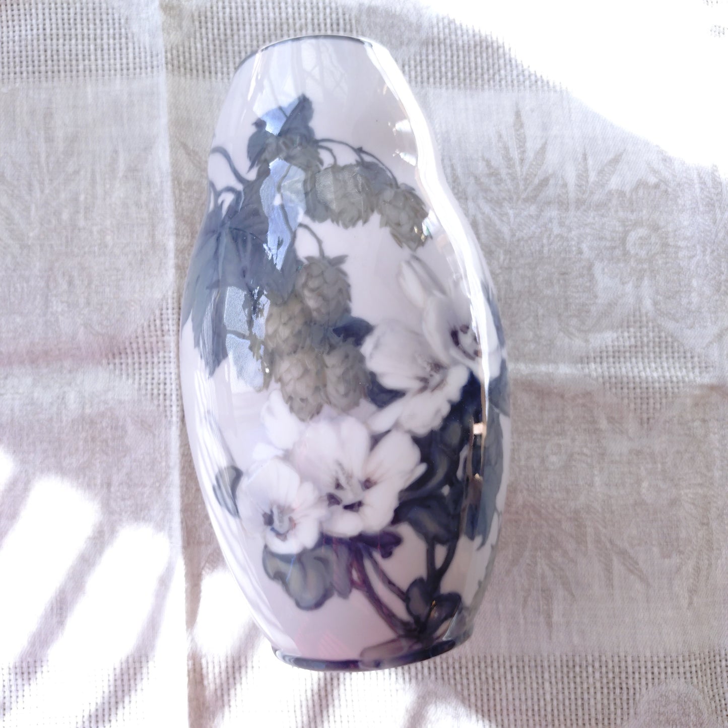 Bing&Grondahlビングオーグレンダールのユーゲント/アールヌーヴォーの花瓶はClaraNielsen作高さ約23㎝