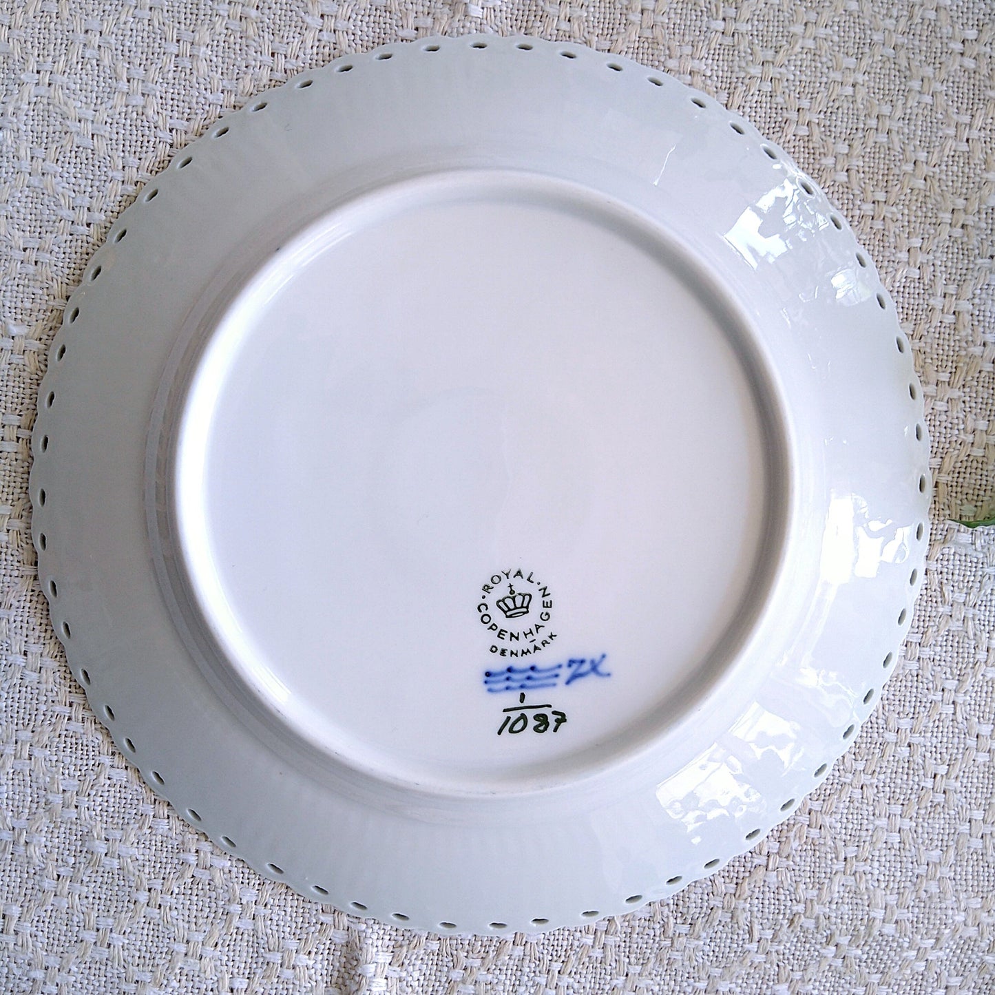 ロイヤルコペンハーゲン・ブルーフルーテッドフルレースのケーキプレート直径約17.5㎝Φ/Full Lace Cake Plate
