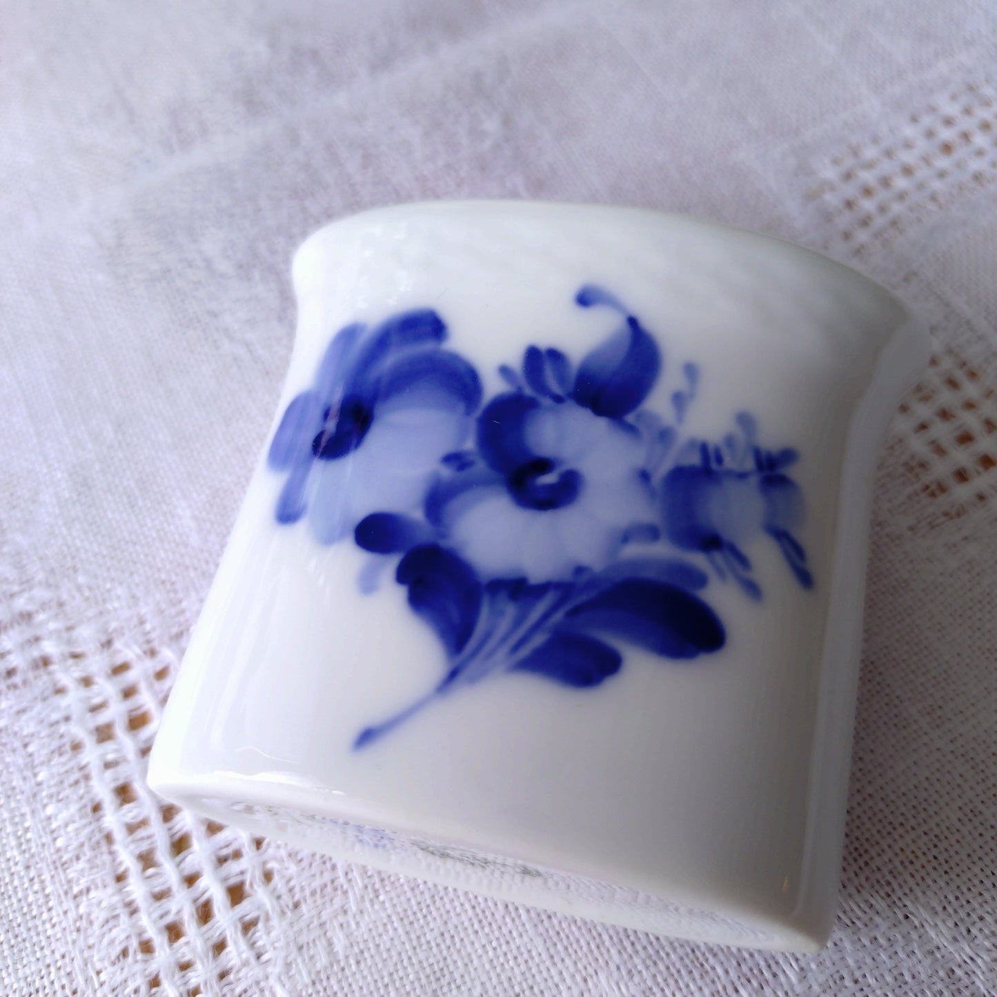 1924~1934年RoyalCopenhagenブルーフラワープレインの小さな楕円の花瓶/シガレットホルダー高さ約6㎝H