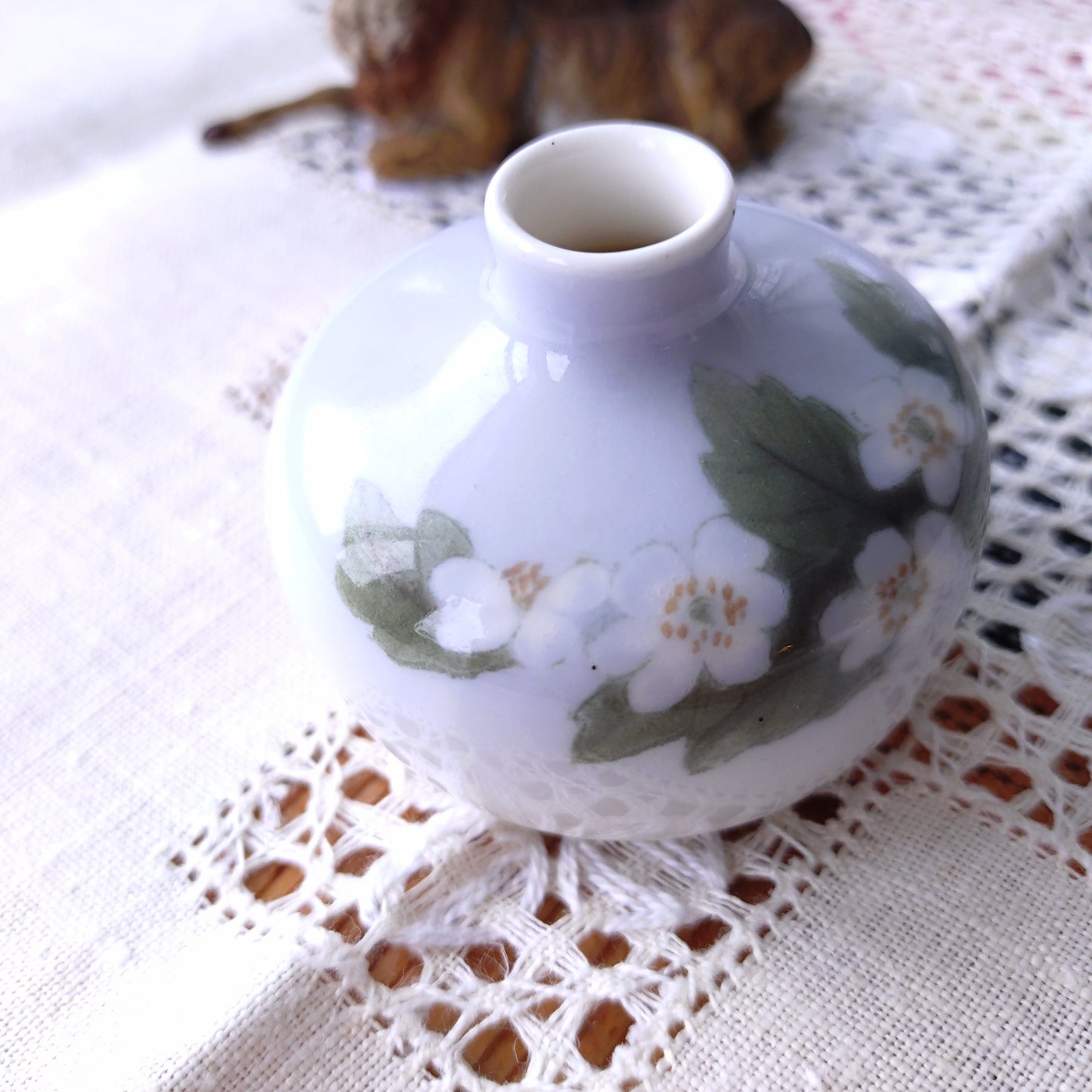 1889-1922年のRoyalCopenhegen白い花のミニベース高さ約4.5㎝H、直径約5㎝D