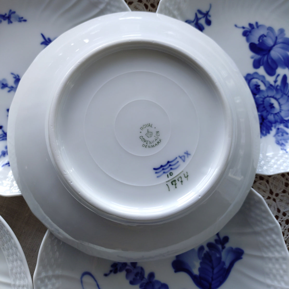 2枚セット1947年のRoyalCopenhagenのブルーフラワーカーブのリムなしケーキプレート直径約17㎝D型番号10/1774