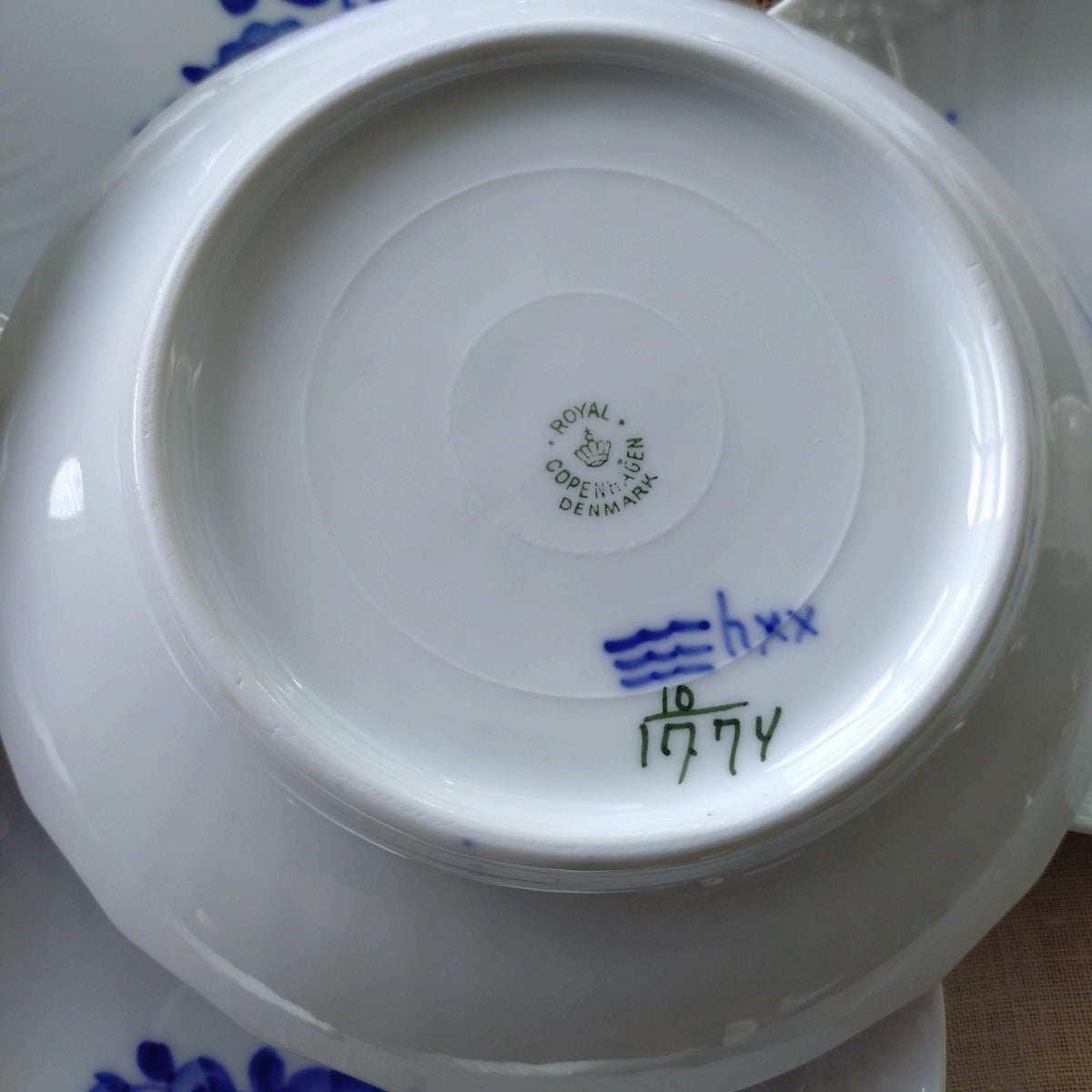 2枚セット1947年のRoyalCopenhagenのブルーフラワーカーブのリムなしケーキプレート直径約17㎝D型番号10/1774
