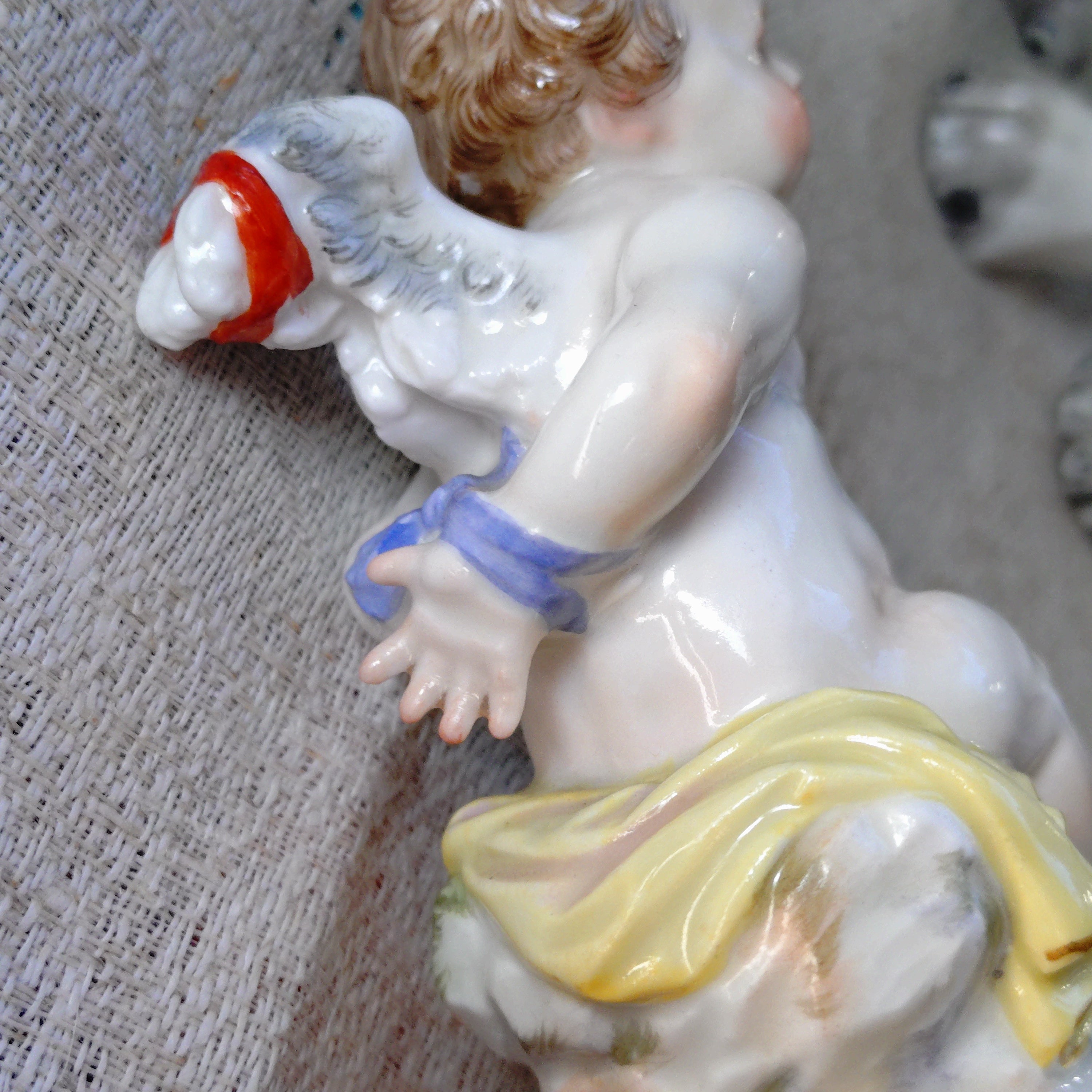 超貴重マイセンMeissen フィギュリン　矢を研ぐ天使たち マイセン フィギュリン 60213 陶磁器小立像 天使シリーズ 13.5cm