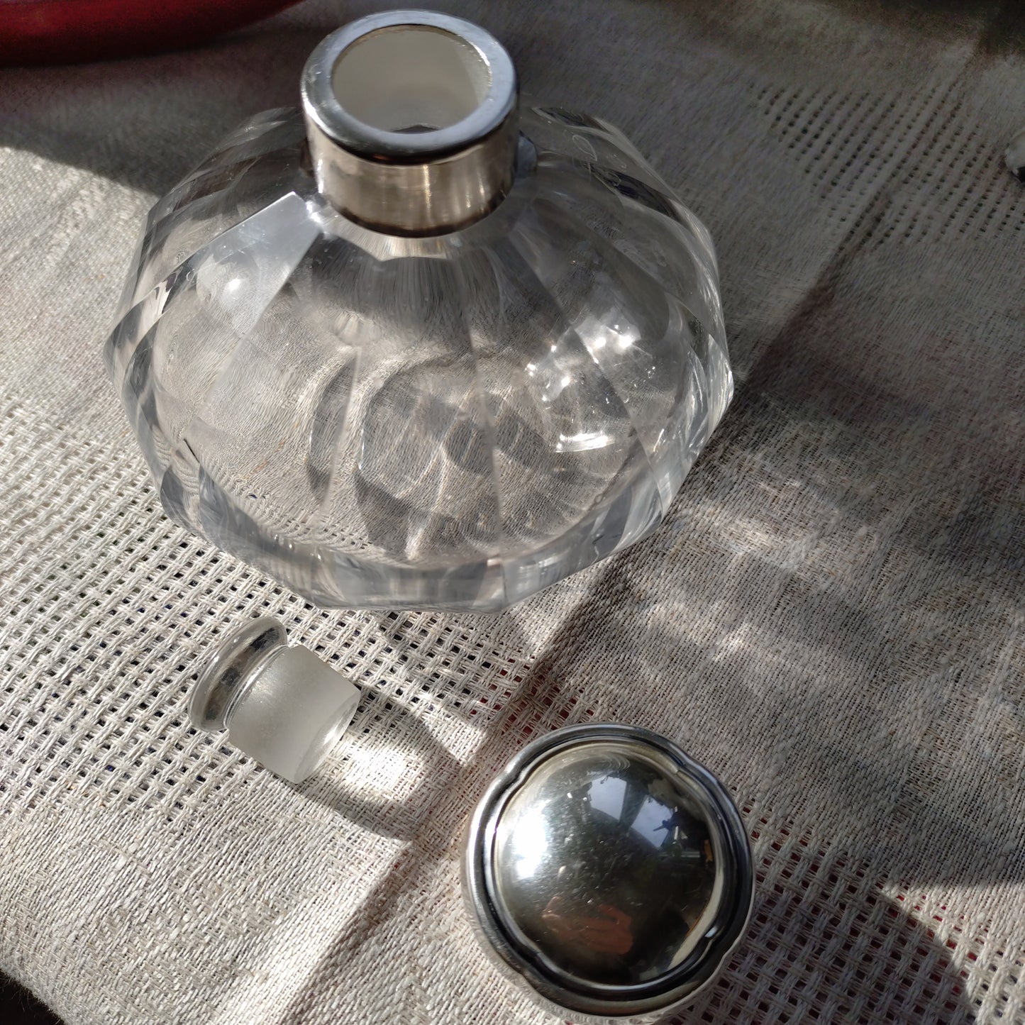 スイスのクリスタルガラスとシルバー800の香水瓶/パフュームボトルは高さ約9㎝H