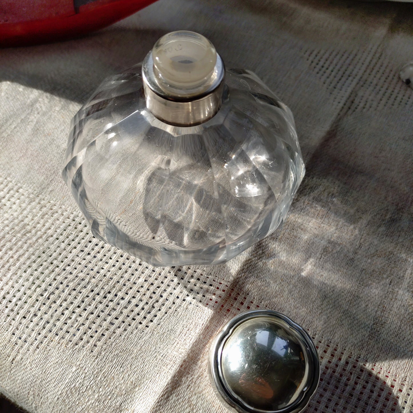 スイスのクリスタルガラスとシルバー800の香水瓶/パフュームボトルは高さ約9㎝H