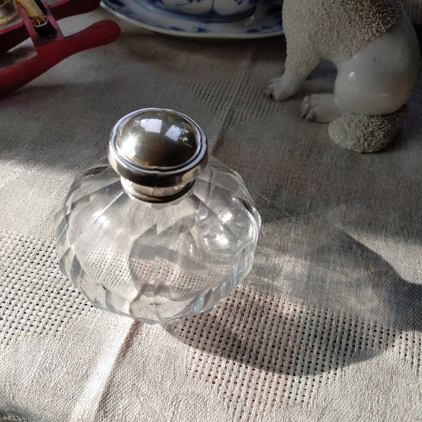 スイスのクリスタルガラスとシルバー800の香水瓶/パフュームボトルは高さ約9㎝H