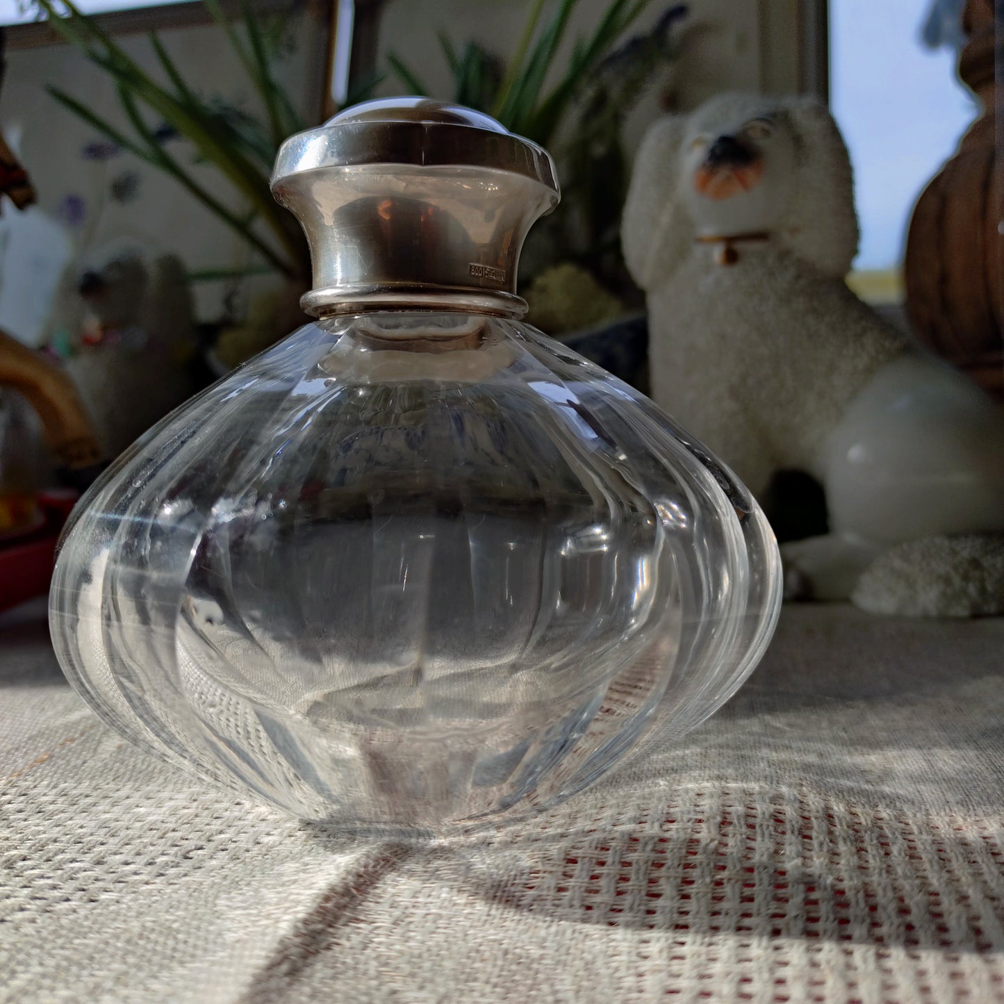 スイスのクリスタルガラスとシルバー800の香水瓶/パフュームボトルは高さ約9㎝H