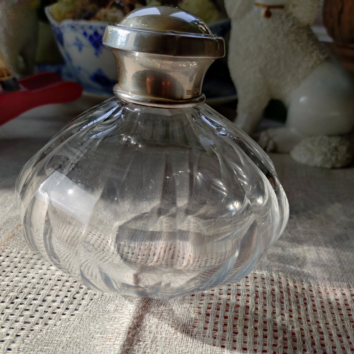 スイスのクリスタルガラスとシルバー800の香水瓶/パフュームボトルは高さ約9㎝H