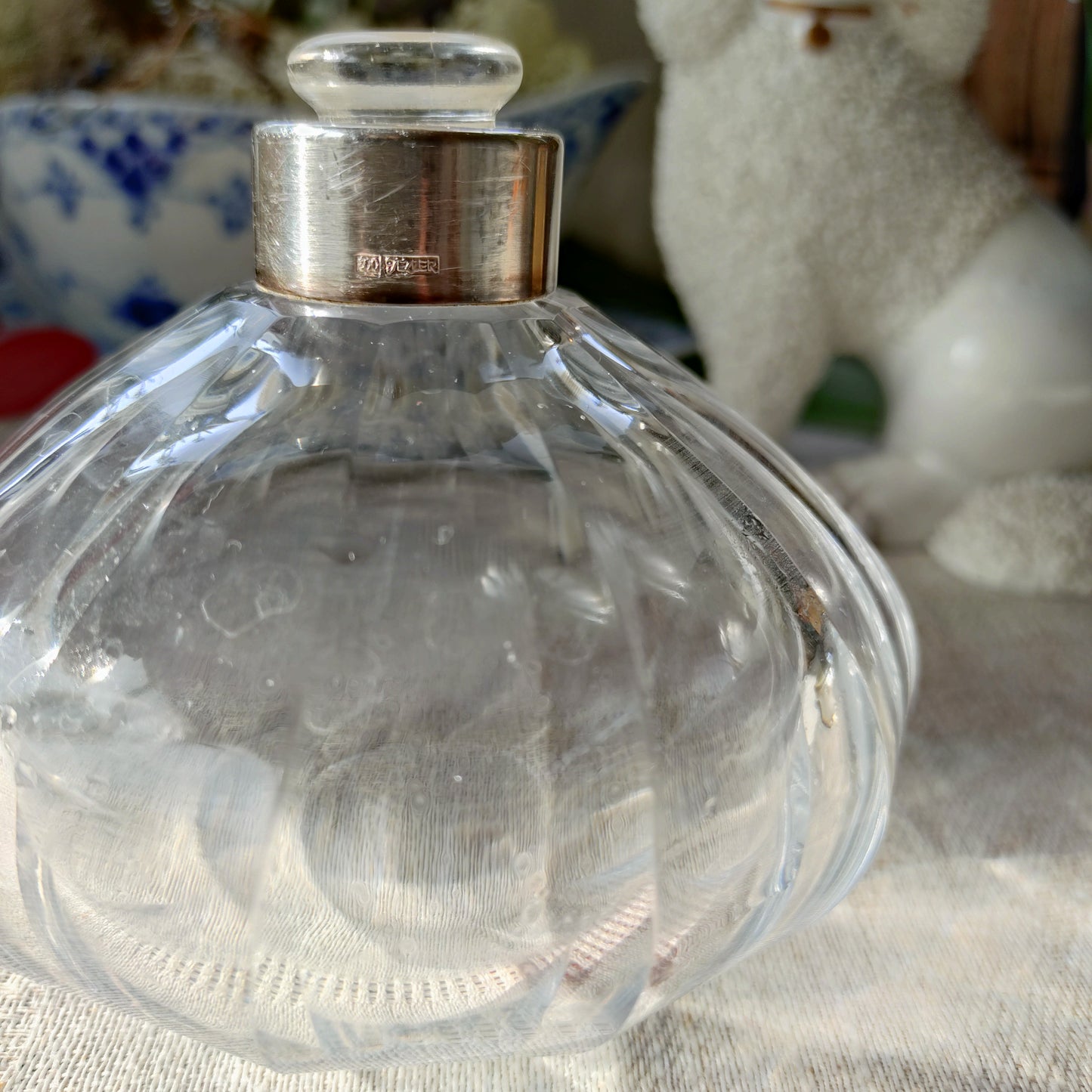 スイスのクリスタルガラスとシルバー800の香水瓶/パフュームボトルは高さ約9㎝H