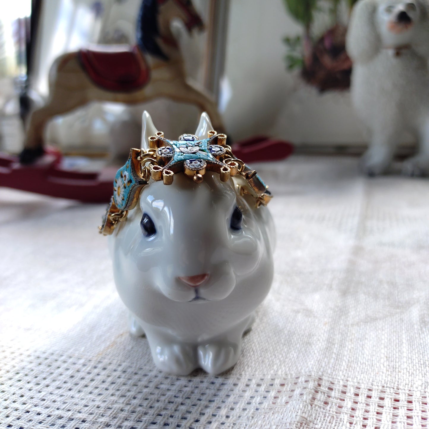 🐰RoyalCopenhagenウサギの仔JeanneGrutデザイン高さ約6.8㎝H、型番号4705前足を揃えてあなたを見つめるシロウサギちゃん👁👁片手乗りサイズ
