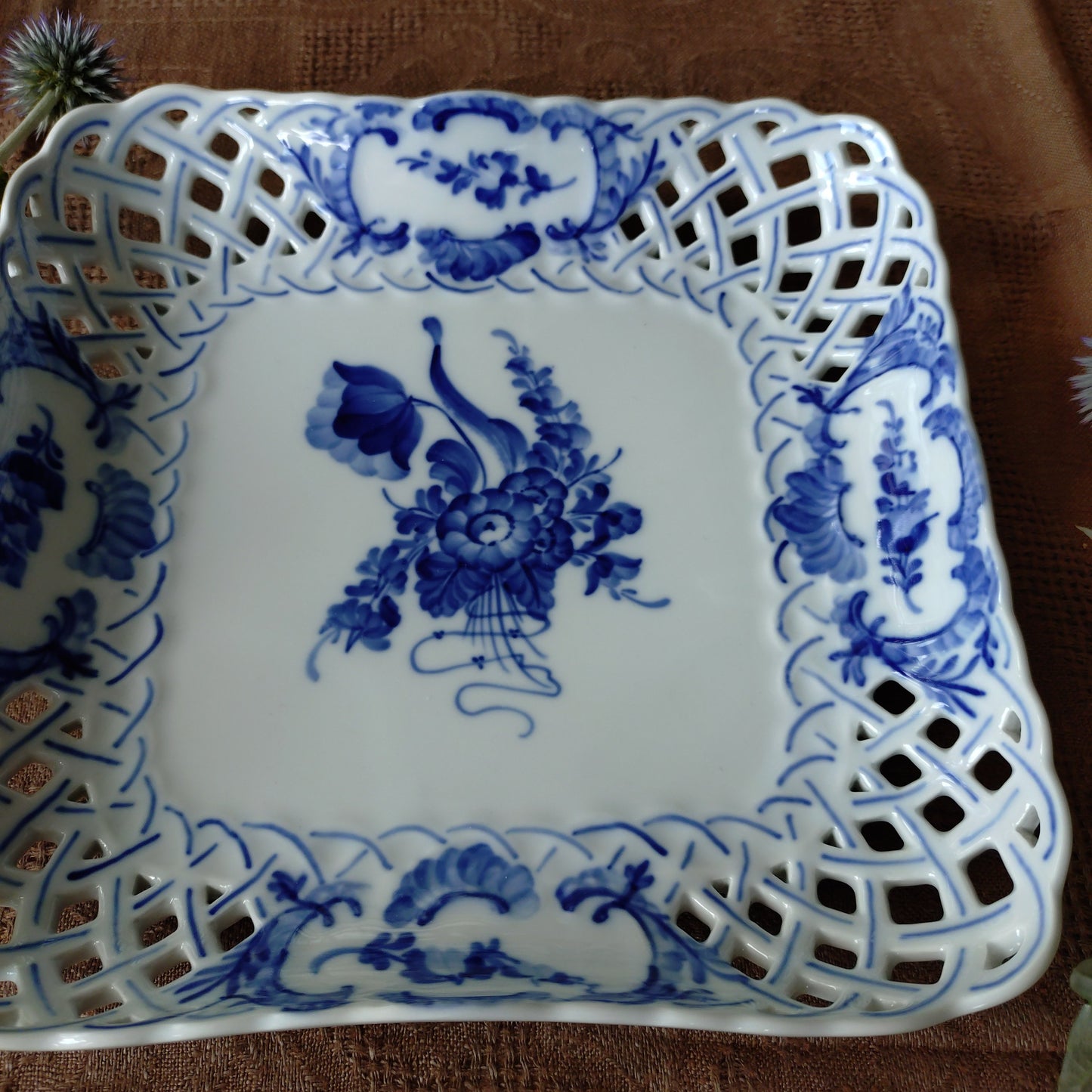 1975～1979年RoyalCopenhagenブルーフラワーのオープンワーク四角のお皿は約24㎝×24㎝高さ約4.4㎝H