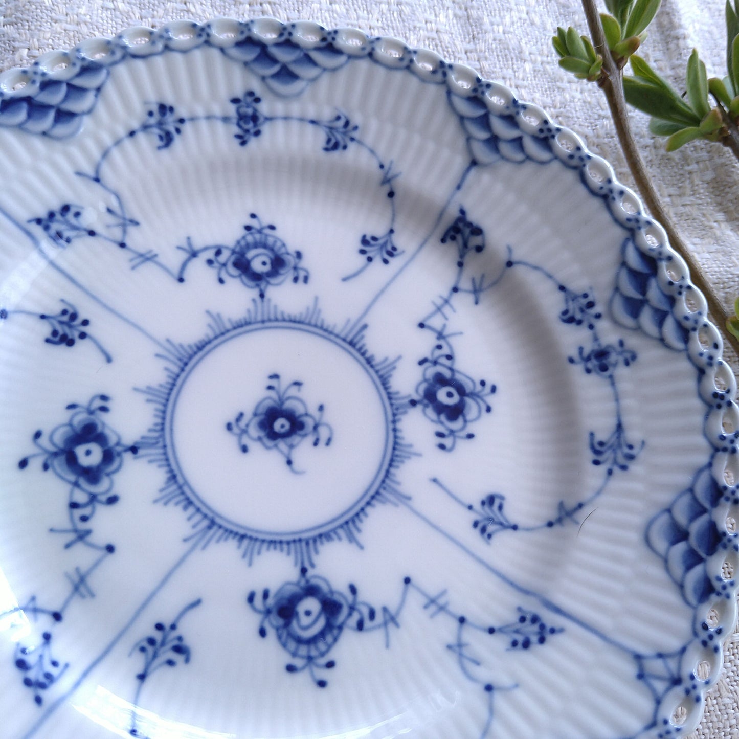 ロイヤルコペンハーゲン・ブルーフルーテッドフルレースのケーキプレート直径約17.5㎝Φ/Full Lace Cake Plate