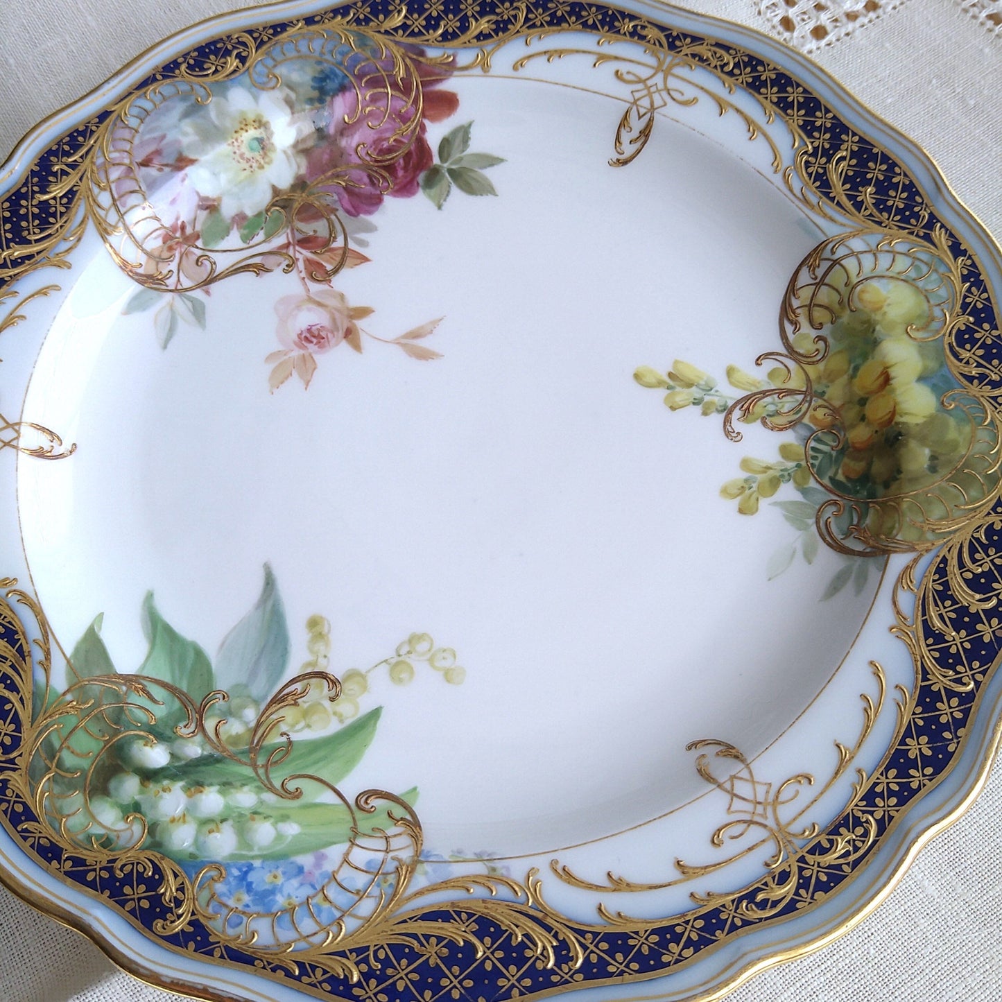 1850～1924年のMeissenマイセン、コバルトと金彩に自然主義様式の花々のお皿は直径約21.5㎝D
