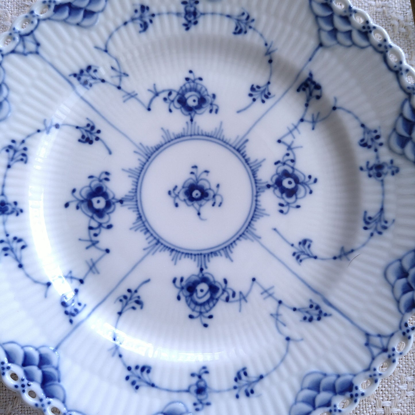 ロイヤルコペンハーゲン・ブルーフルーテッドフルレースのケーキプレート直径約17.5㎝Φ/Full Lace Cake Plate