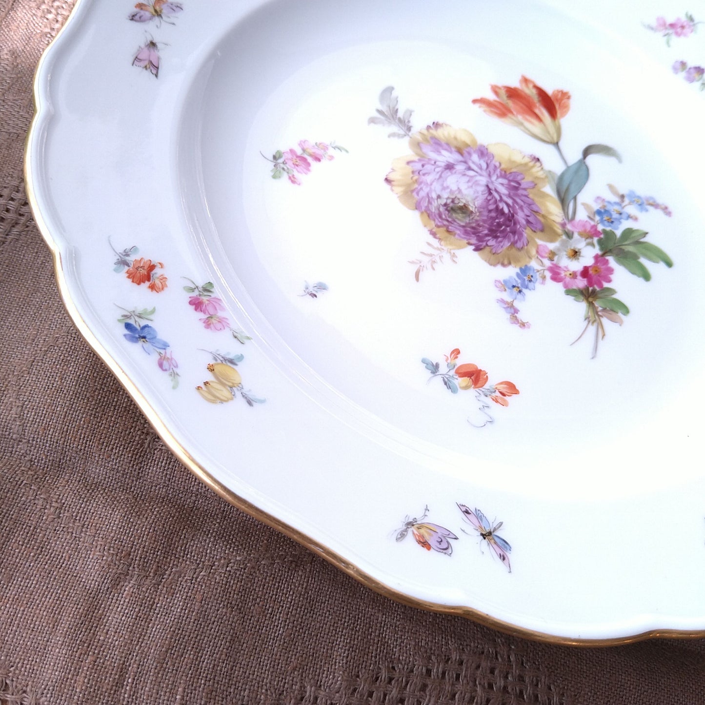 1860～1924年Meissen花と昆虫の絵 ディナープレート24㎝D黄色と紫の花/Dinnar  plate