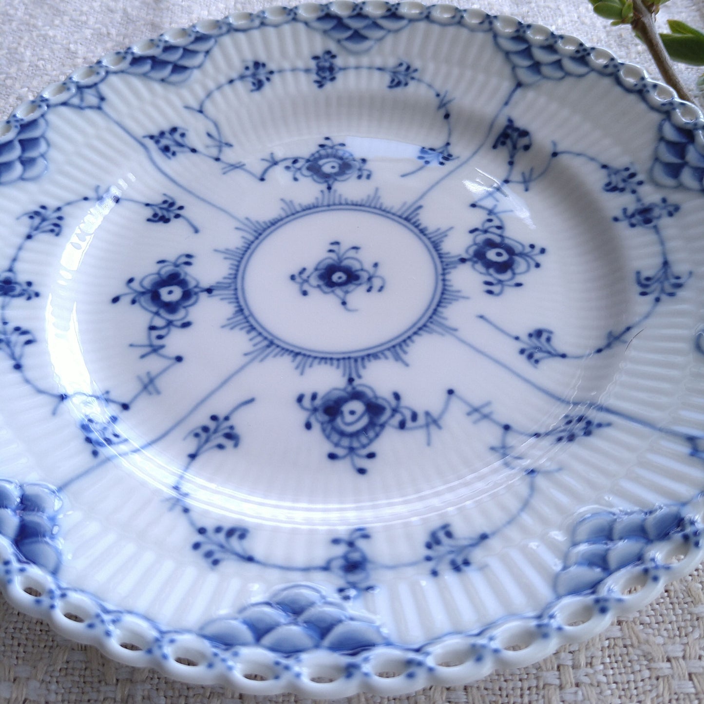ロイヤルコペンハーゲン・ブルーフルーテッドフルレースのケーキプレート直径約17.5㎝Φ/Full Lace Cake Plate