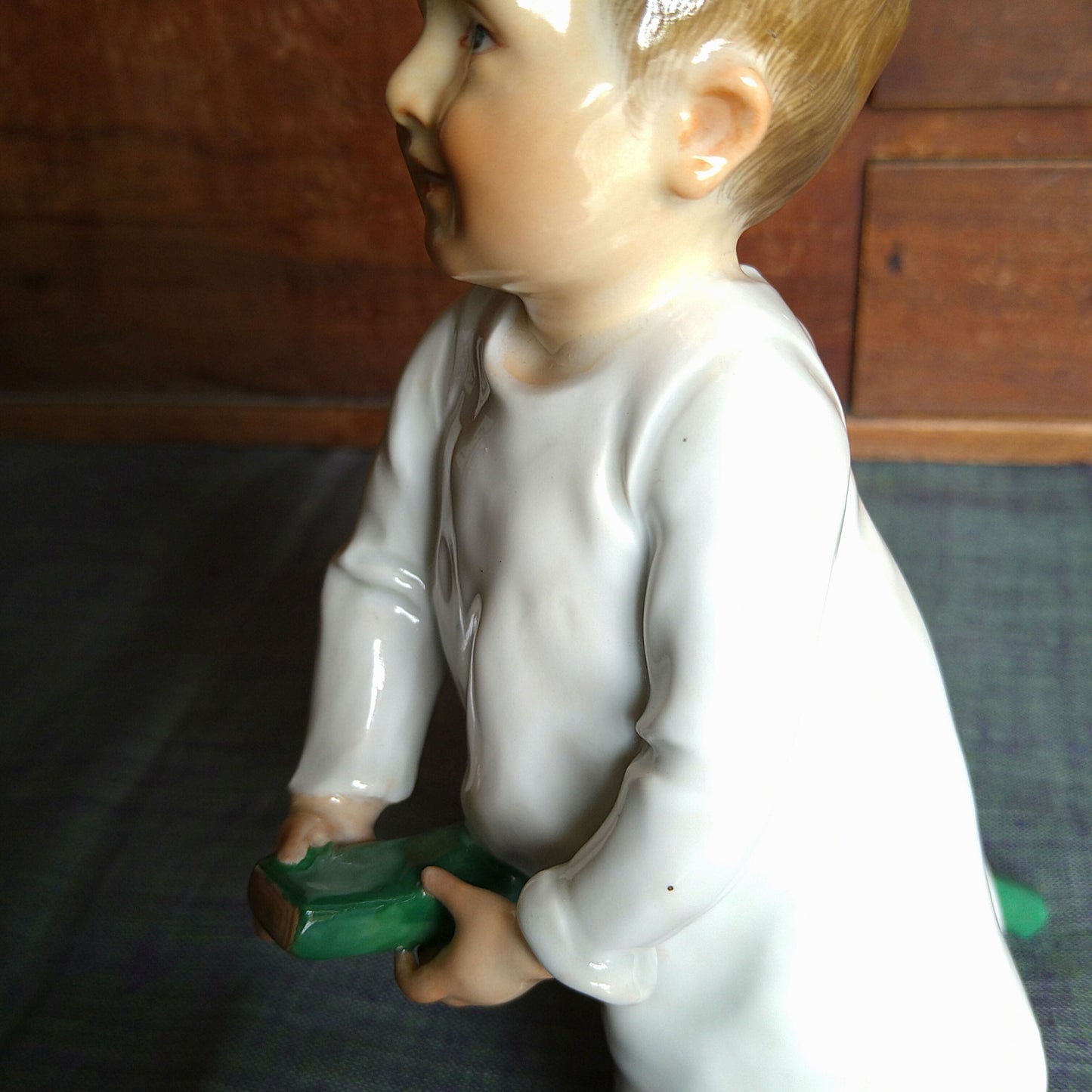 Meissen1905～1924年のヘンチェル人形 太鼓と棒で遊ぶ子 高さ約18.5㎝幅約11.5㎝W