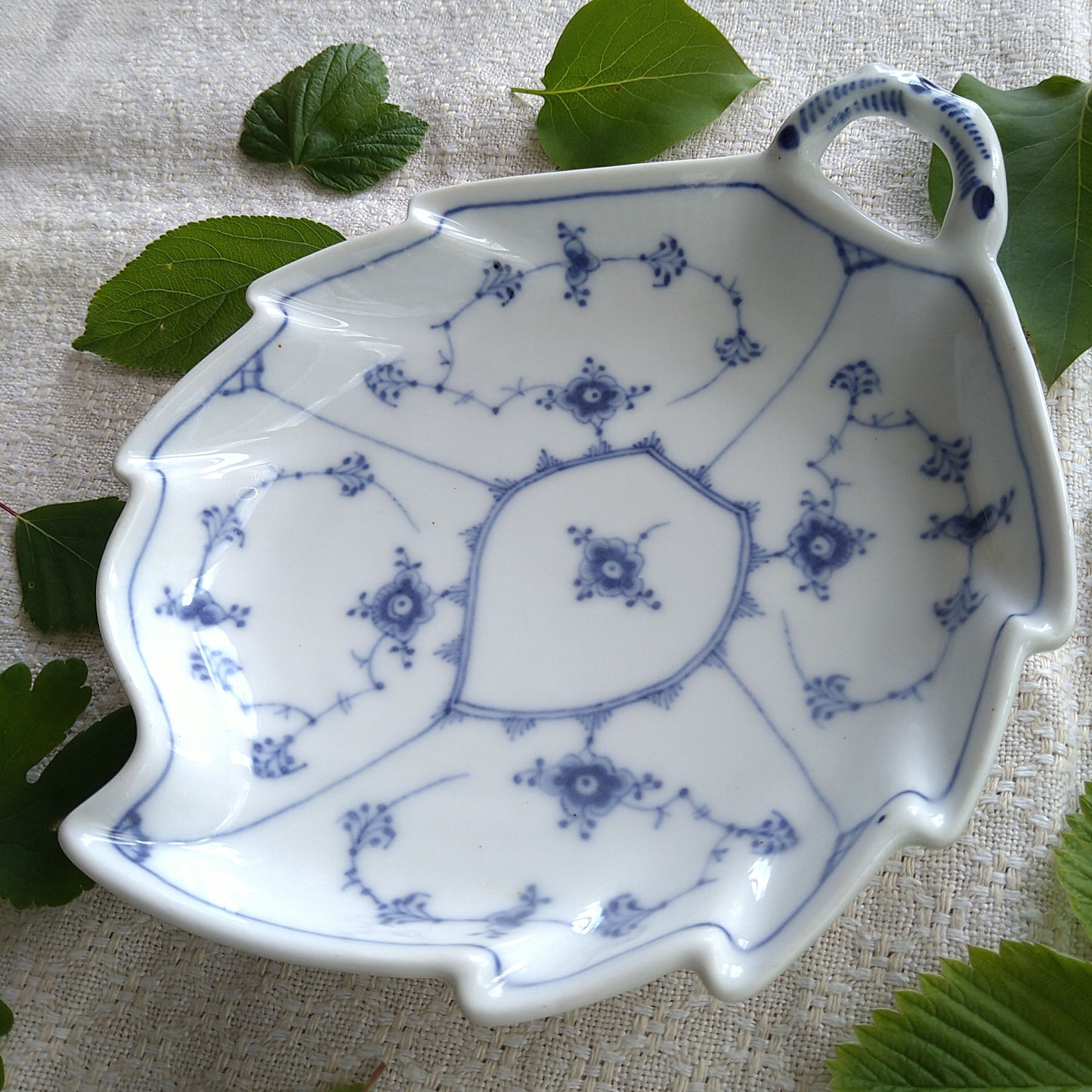 1924～1934年のRoyalCopenhagenブルーフルーテッドプレイン葉っぱ皿約22.5㎝L×18㎝W/PlainLeafPlate