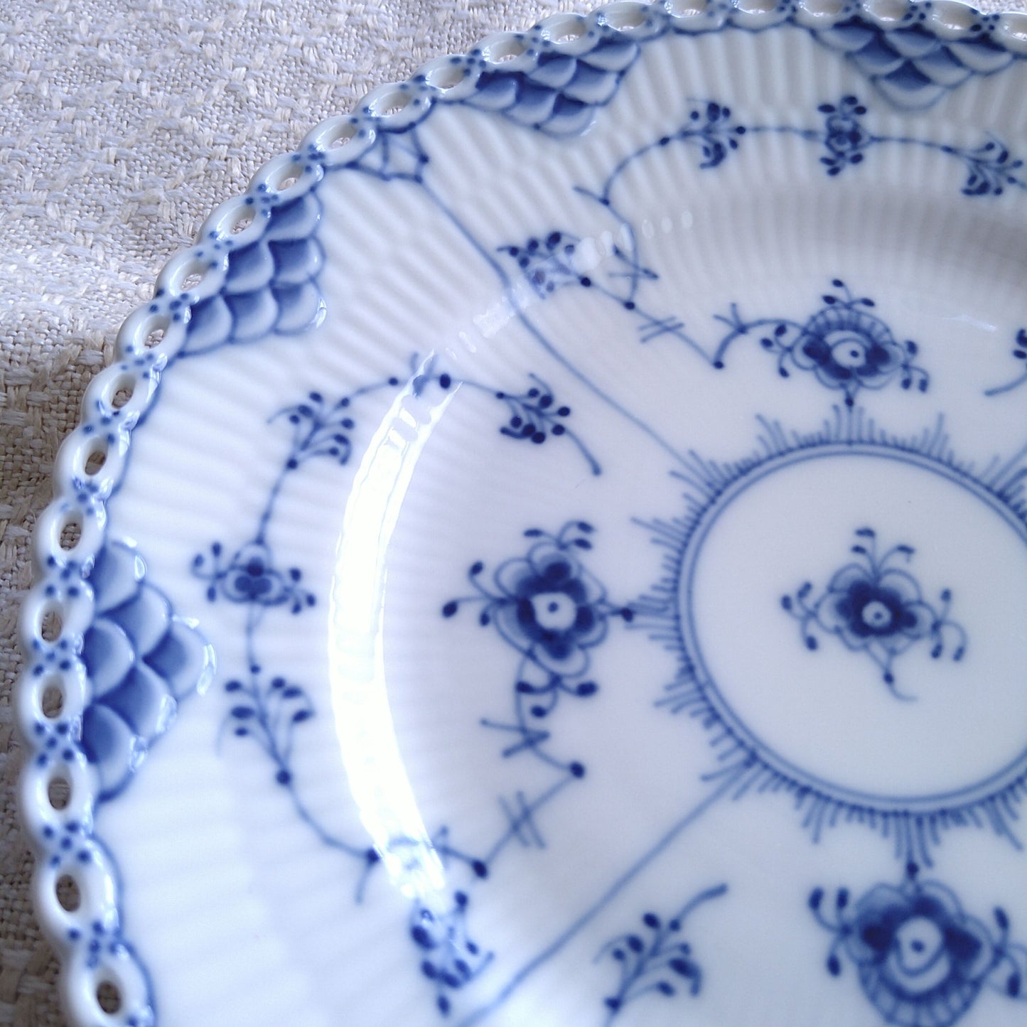 ロイヤルコペンハーゲン・ブルーフルーテッドフルレースのケーキプレート直径約17.5㎝Φ/Full Lace Cake Plate