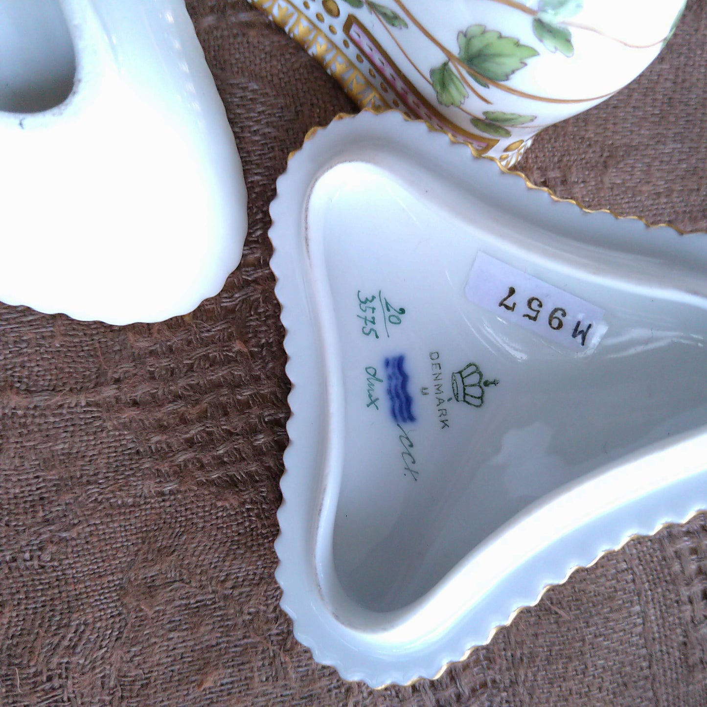 1960年代のRoyalCopenhagenフローラダニカ三角シトロンカップソーサー花はヴェロニカです。/FloraDanicaCitronCupSaucer