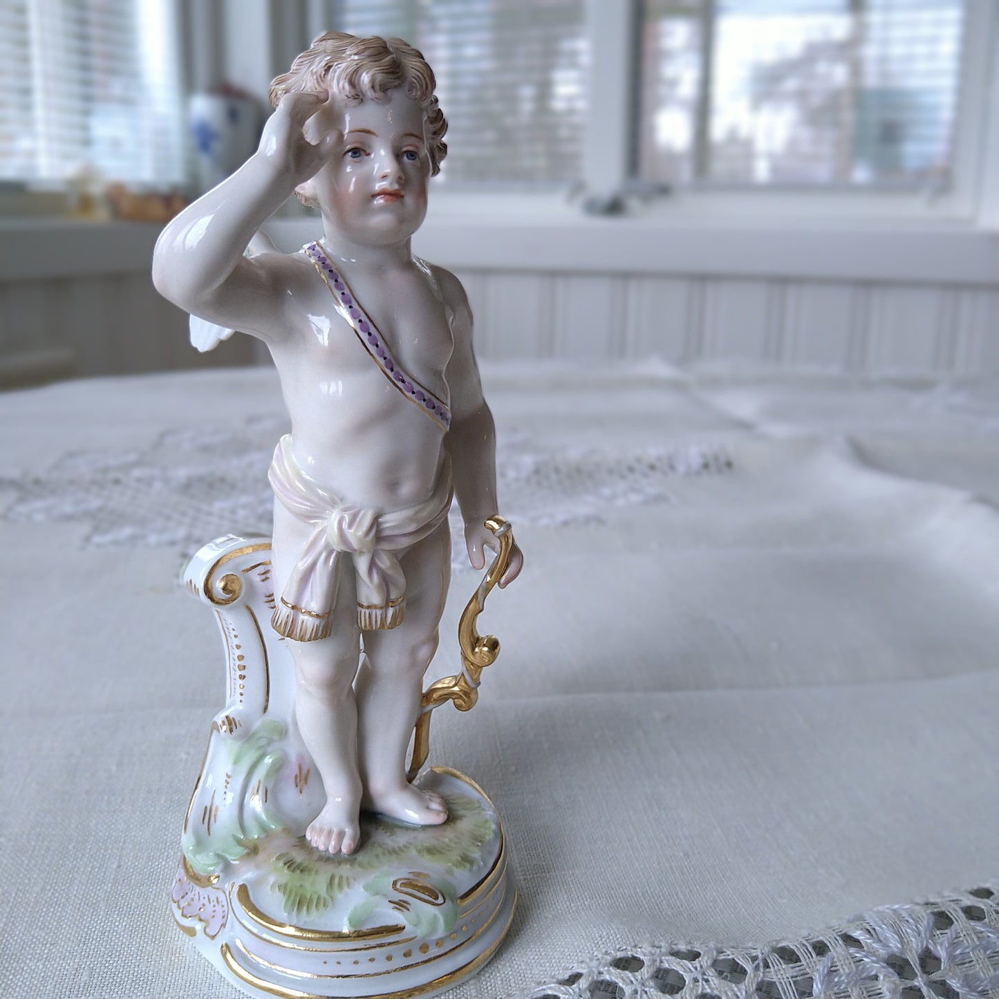 Pre-1924 Meissen Saluting Cupid 💘 Approx. 15.5 cm H, Base approx. 5.5 cm W x 6 cm L