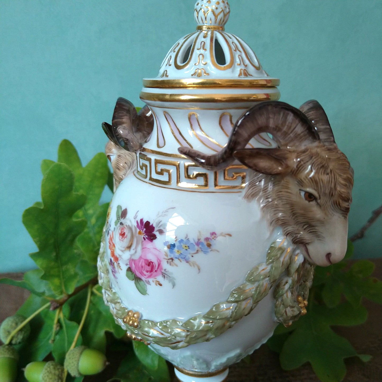 Meissen1924年以前🐐山羊と月桂樹のレリーフのポプリベース高さ約18㎝H