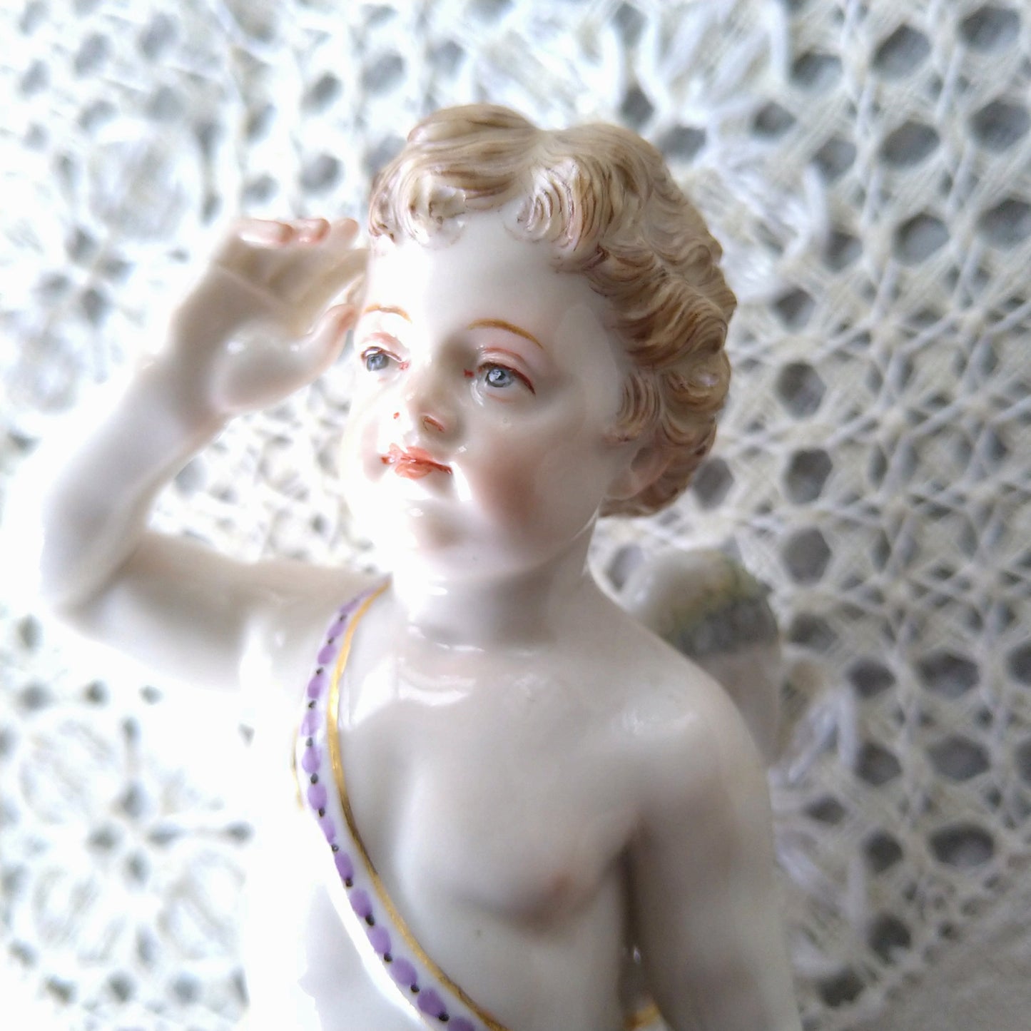 Pre-1924 Meissen Saluting Cupid 💘 Approx. 15.5 cm H, Base approx. 5.5 cm W x 6 cm L