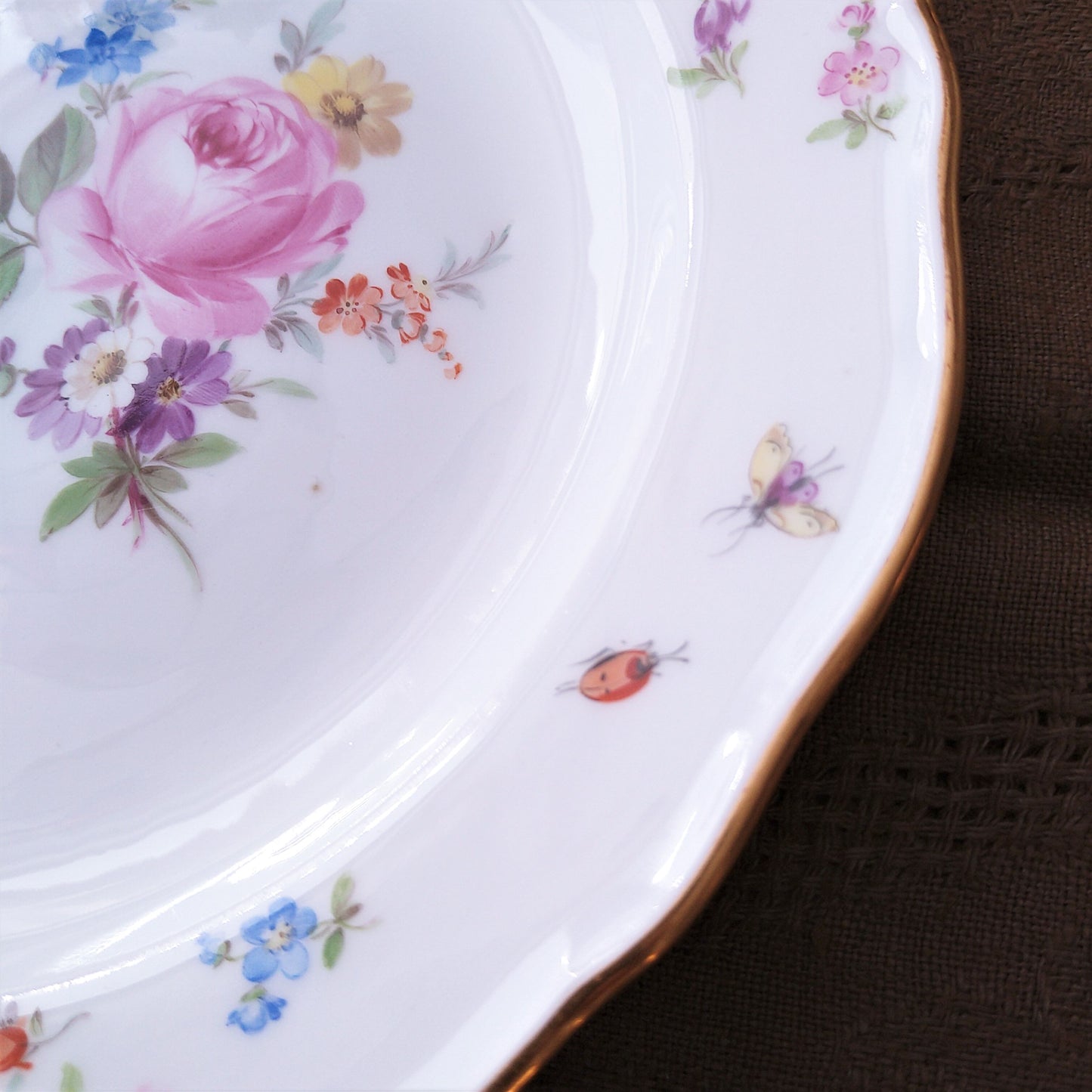 1860～1924年Meissen花と昆虫の絵 前菜皿21㎝Dピンクのバラと小花/21㎝Plate