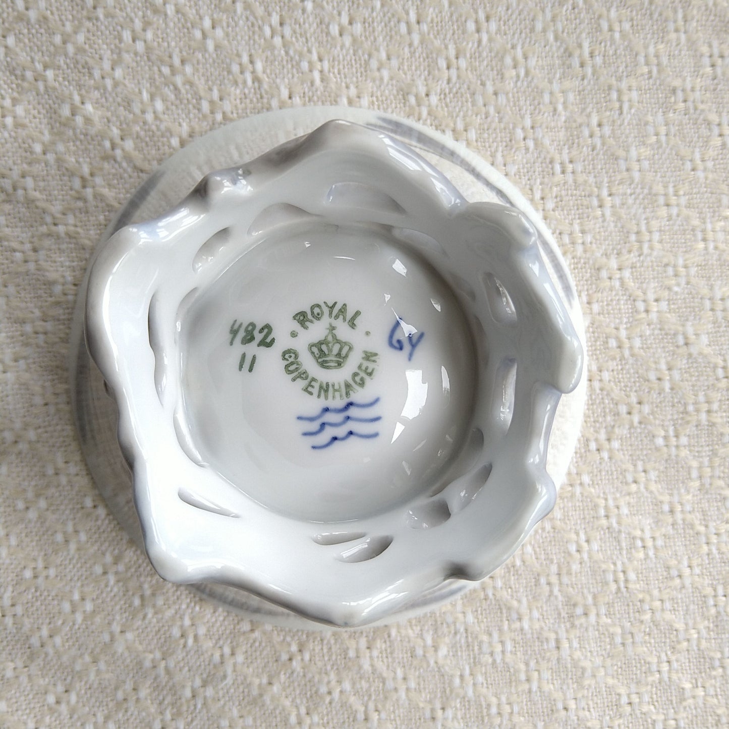 1889～1922年RoyalCopenhagenトンボ文梅の高台の器