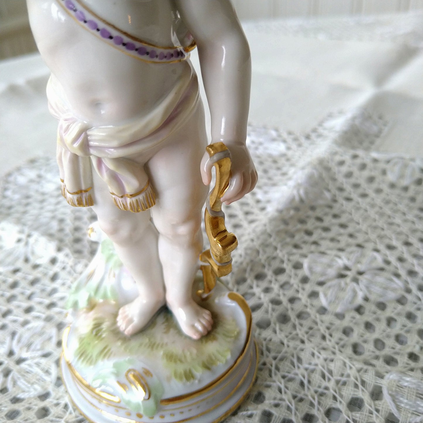 Pre-1924 Meissen Saluting Cupid 💘 Approx. 15.5 cm H, Base approx. 5.5 cm W x 6 cm L
