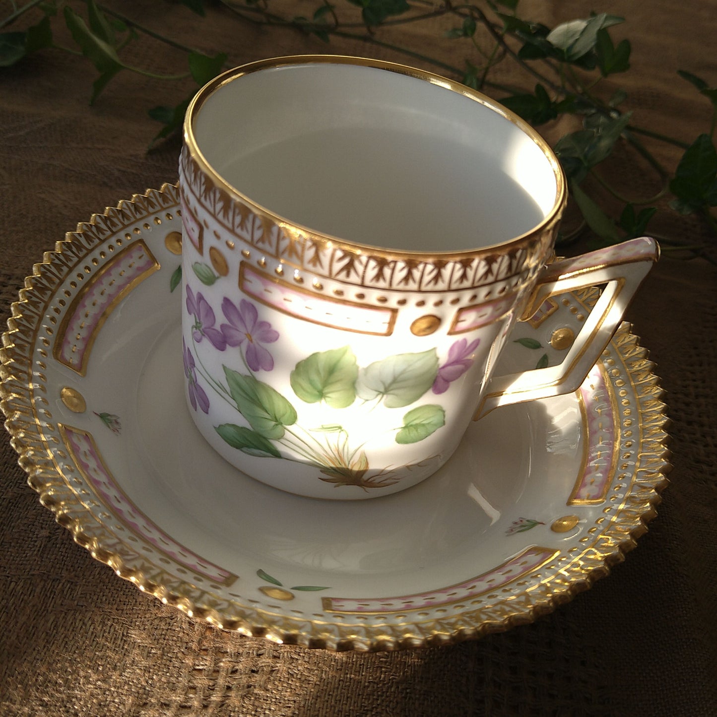 RoyalCopenhagenフローラダニカ、スミレのカップソーサー/FloraDanica Cup saucer