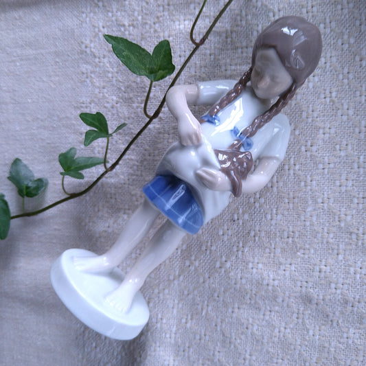 Bing＆Grondahlビングオーグレンダールの猫を抱っこする女の子フィギュリン高さ約17㎝H/Bing＆GrondahlFigurin