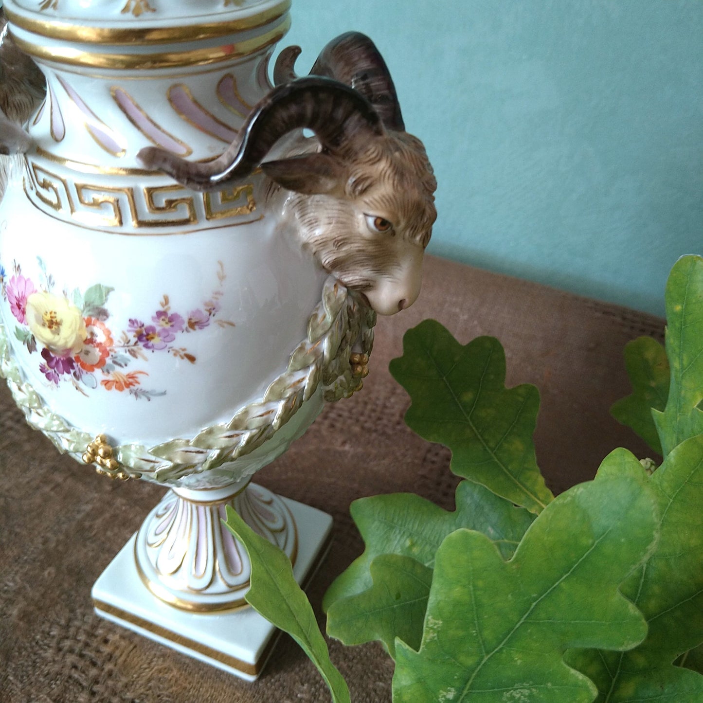 Meissen1924年以前🐐山羊と月桂樹のレリーフのポプリベース高さ約18㎝H