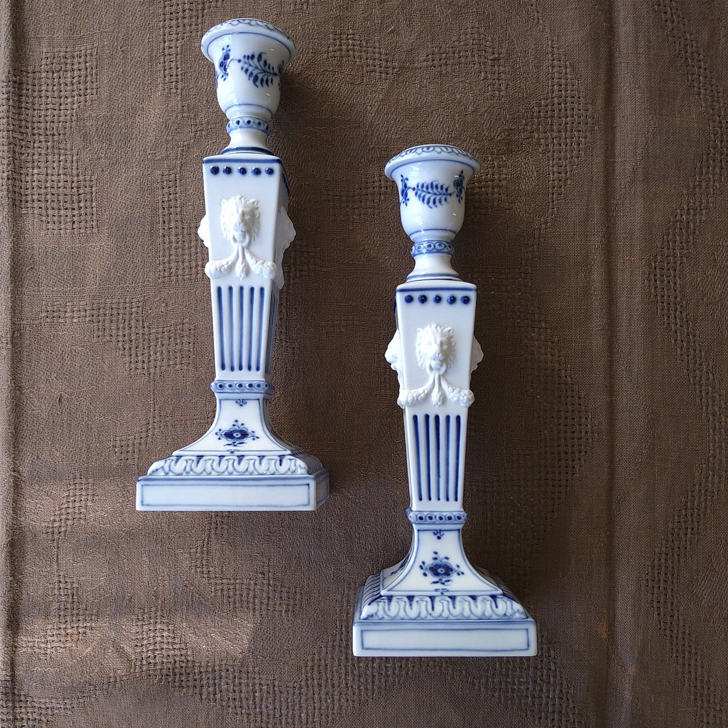 1967年RoyalCopenhagenブルーフルーテッドプレインのライオンレリーフキャンドルスタンド2本セット/Candle stand pair