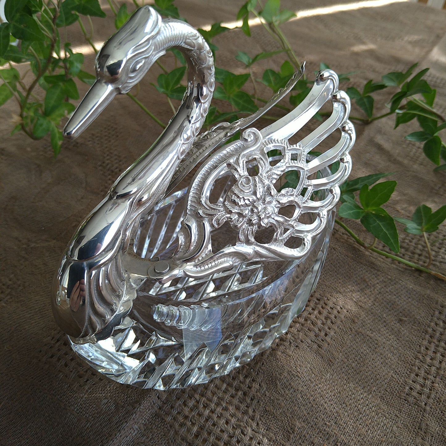 ヴィンテージのスウェーデンシルバー835/クリスタルガラスの大きな白鳥,　SwedenVintageSilver835/ LeadGlassSwan