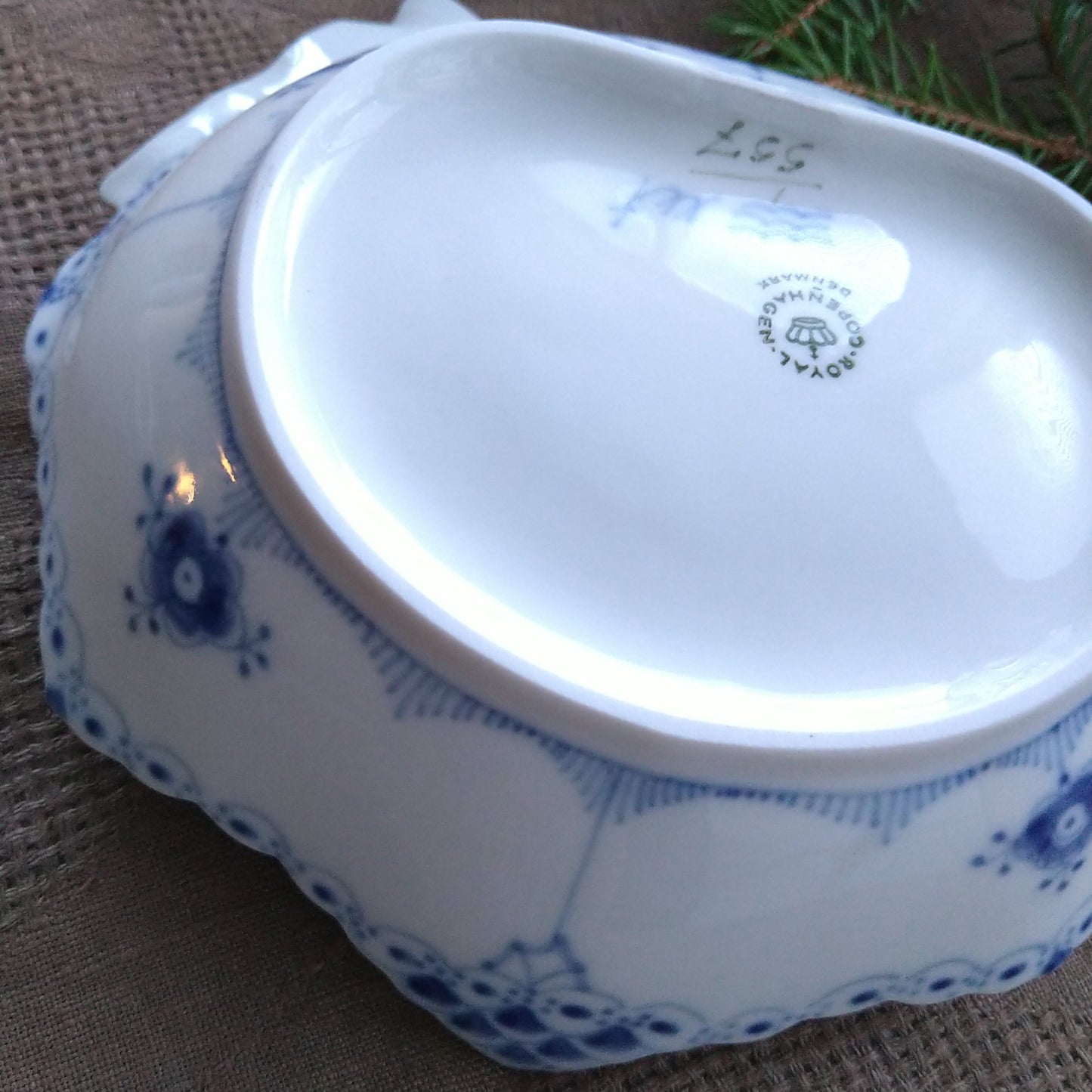 1966年のRoyalCopenhagenブルーフルーテッドハーフレースの貝型ピックルディッシュ/BlueFlutedHalfLaceShellPickleDish