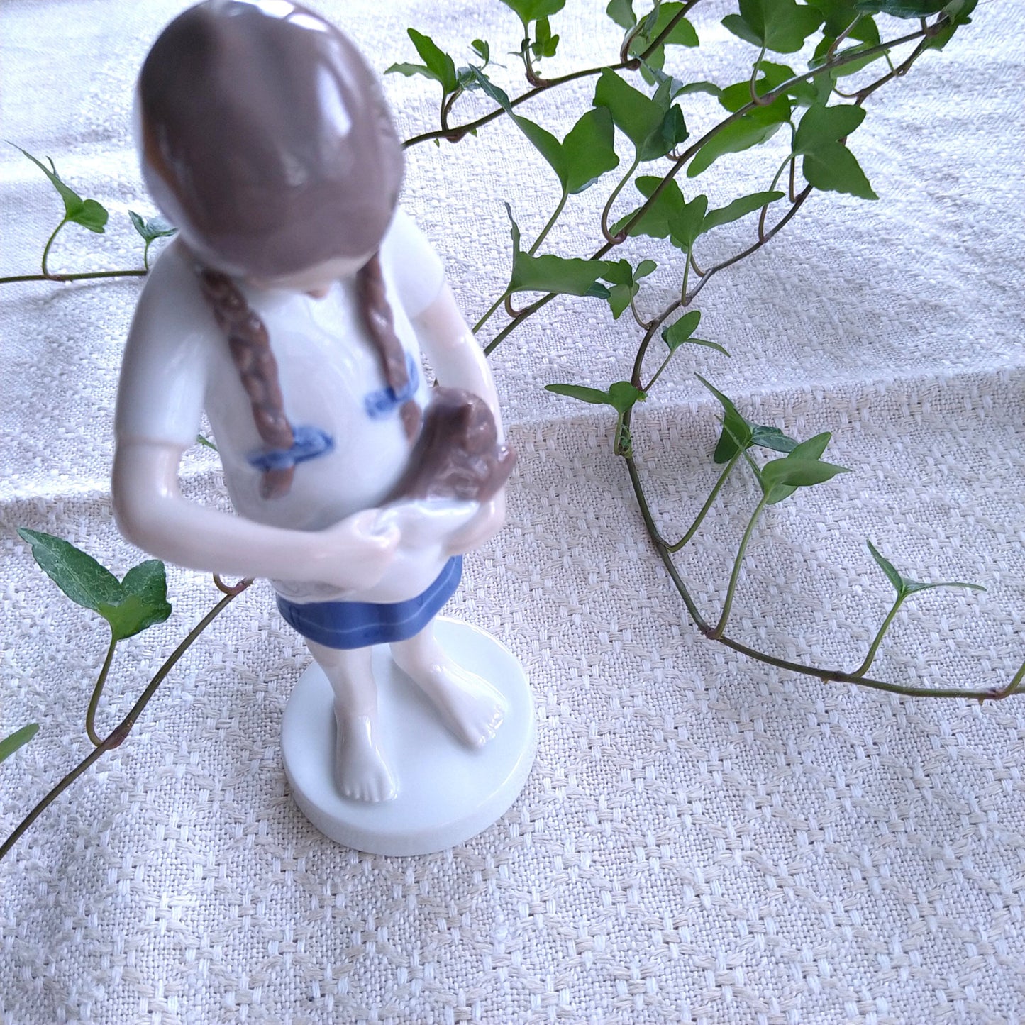 Bing＆Grondahlビングオーグレンダールの猫を抱っこする女の子フィギュリン高さ約17㎝H/Bing＆GrondahlFigurin