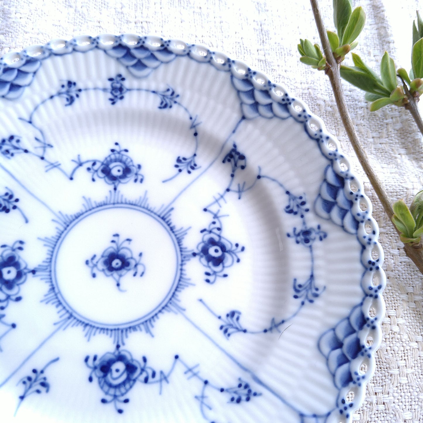 ロイヤルコペンハーゲン・ブルーフルーテッドフルレースのケーキプレート直径約17.5㎝Φ/Full Lace Cake Plate