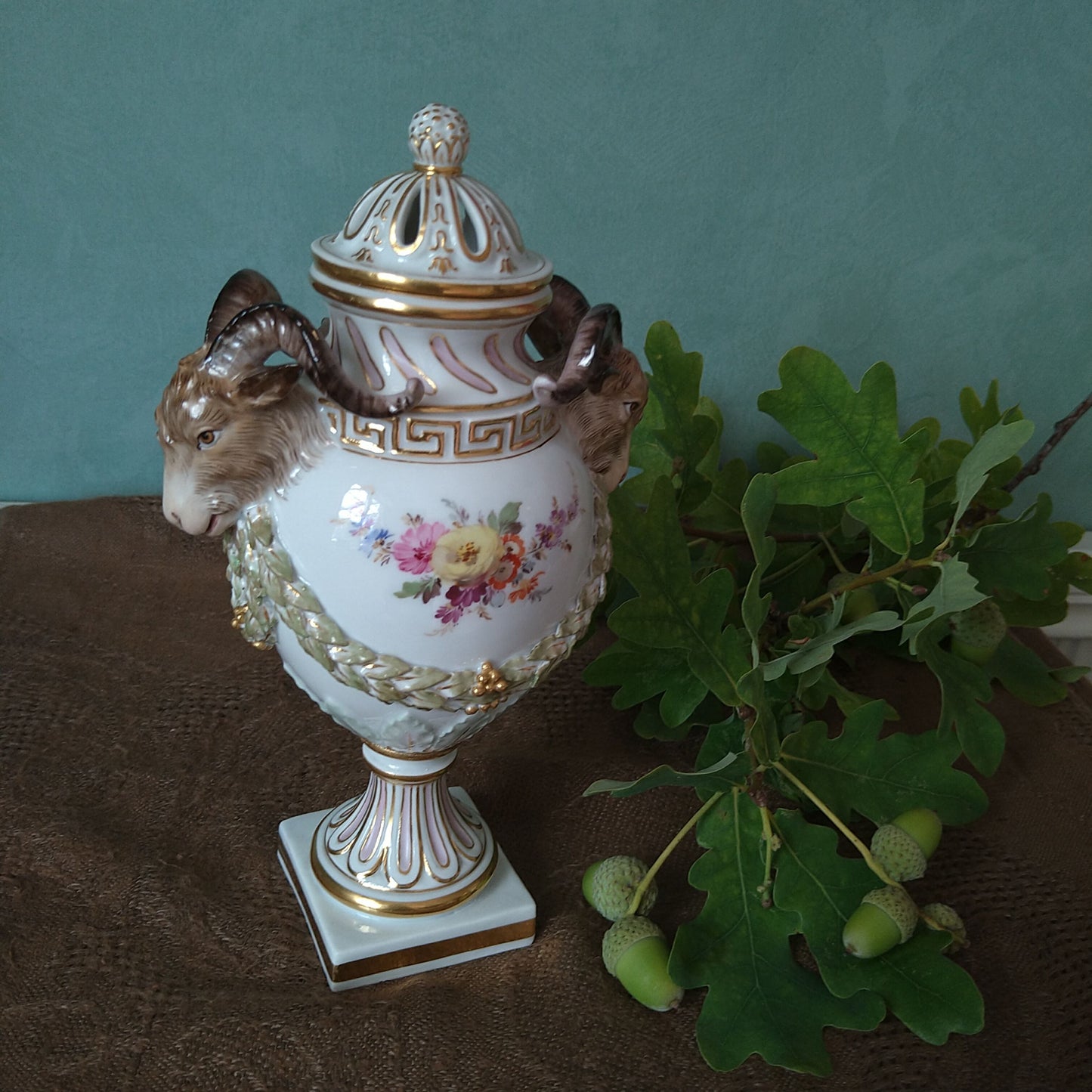 Meissen1924年以前🐐山羊と月桂樹のレリーフのポプリベース高さ約18㎝H
