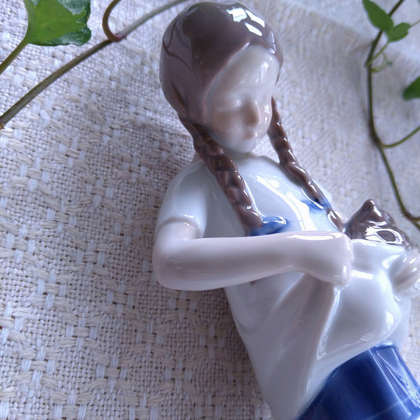 Bing＆Grondahlビングオーグレンダールの猫を抱っこする女の子フィギュリン高さ約17㎝H/Bing＆GrondahlFigurin