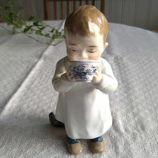 1905～1924年 Meissenミルクを飲む子供 約16.5 ㎝H/Hentschel kids W118