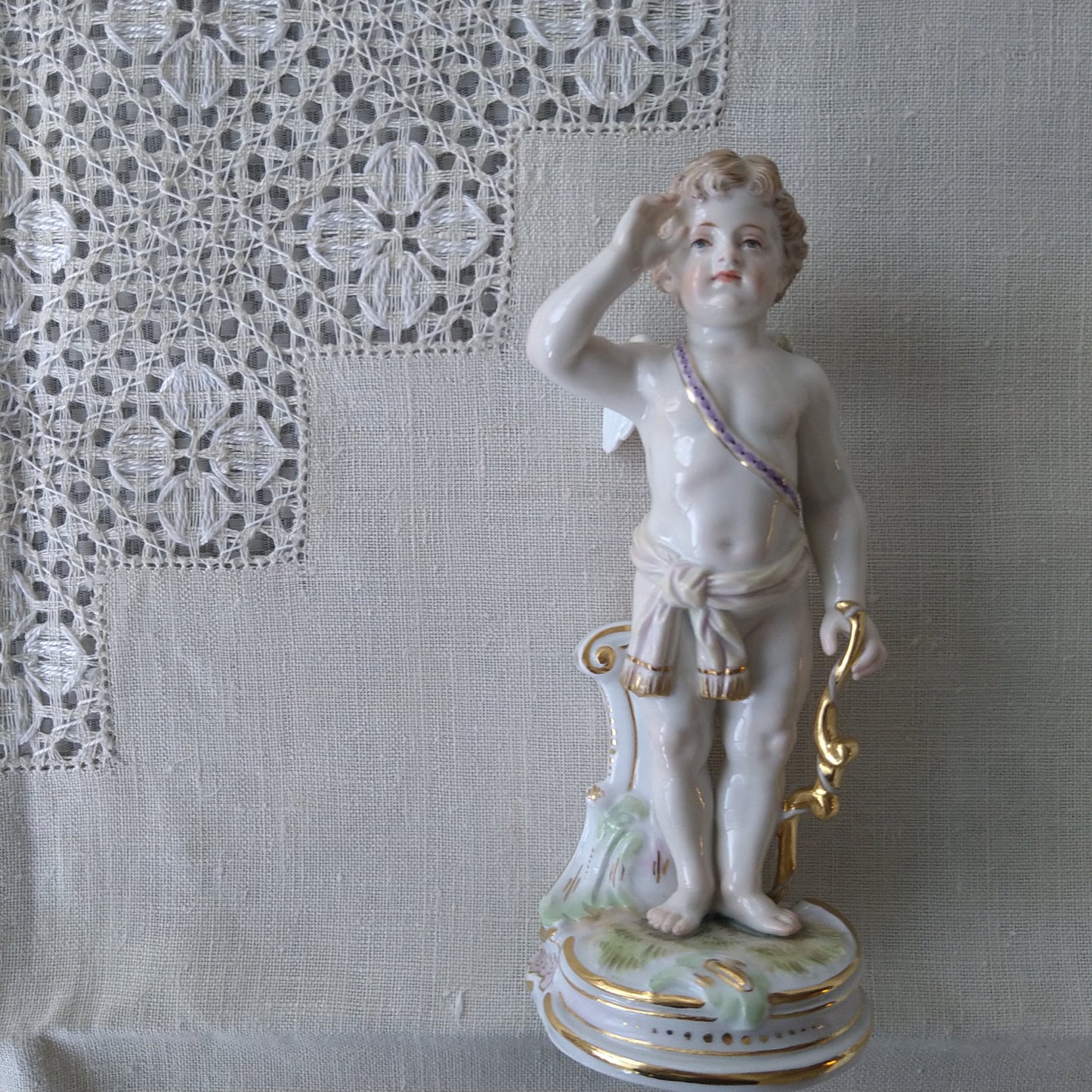 Pre-1924 Meissen Saluting Cupid 💘 Approx. 15.5 cm H, Base approx. 5.5 cm W x 6 cm L