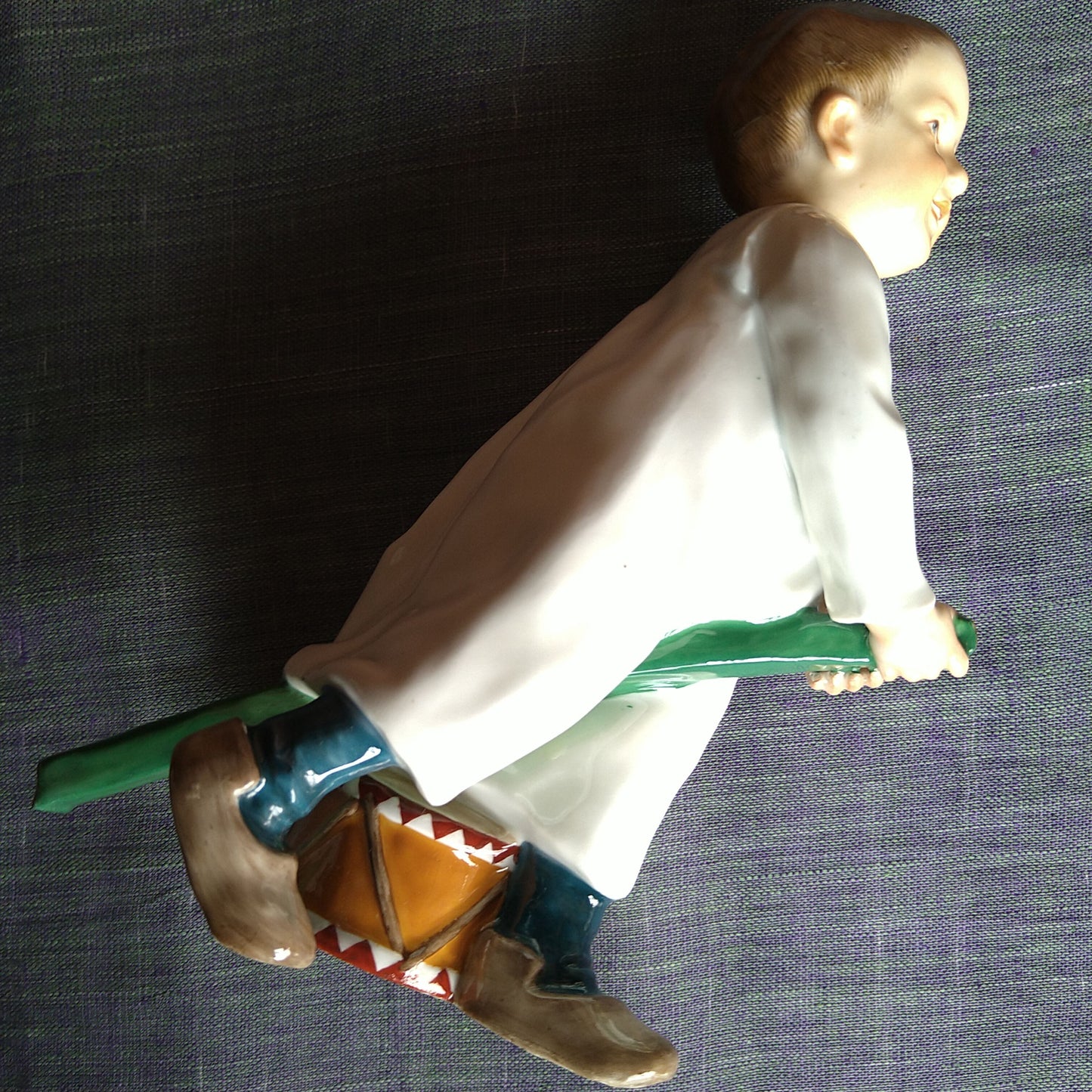 Meissen1905～1924年のヘンチェル人形 太鼓と棒で遊ぶ子 高さ約18.5㎝幅約11.5㎝W