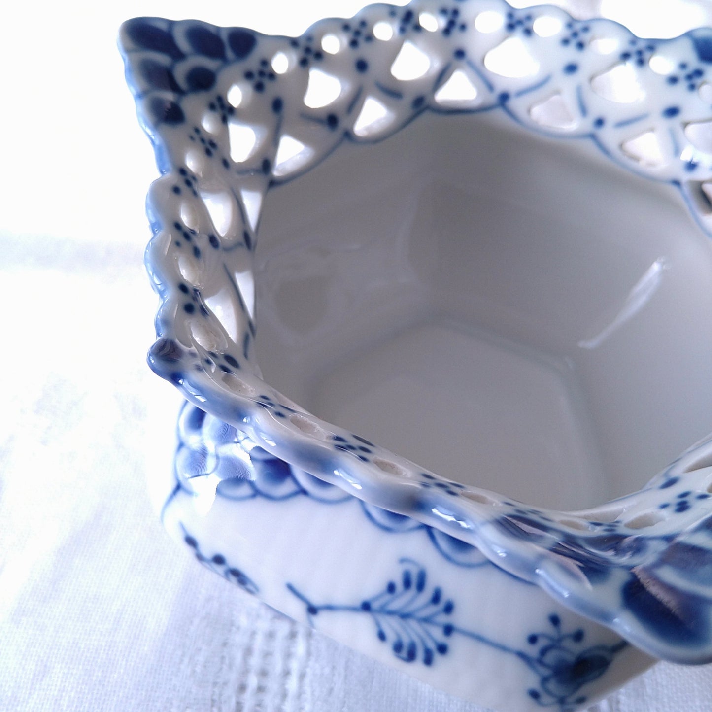 1969～1974年のRoyalCopenhagenブルーフルーテッドフルレースシュガーポット(大)型番1113高さ8.5㎝/Full Lace Sugar Pot Large 8.5㎝H