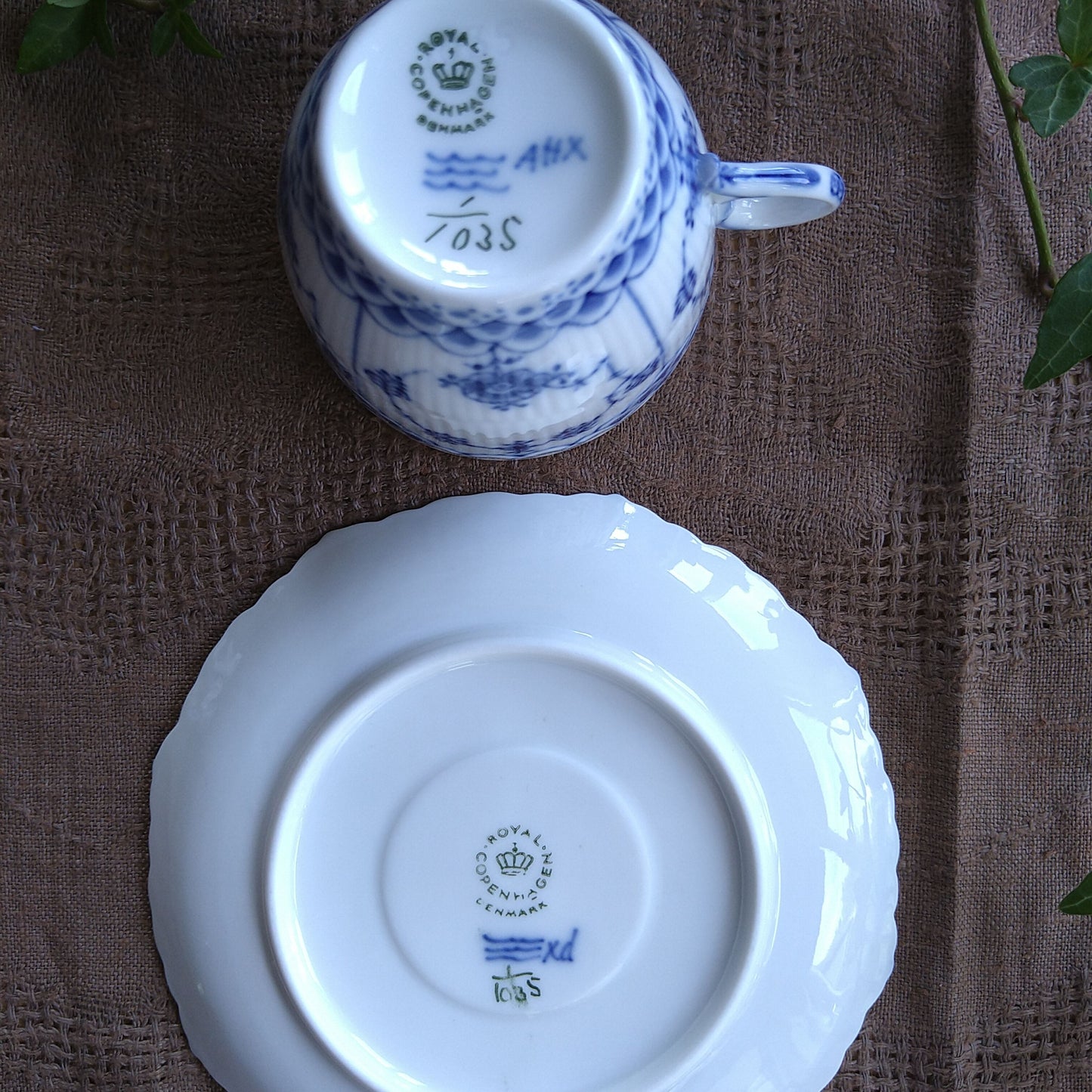 1960年代RoyalCopenhagenフルレースのコーヒーカップソーサー型番号1035