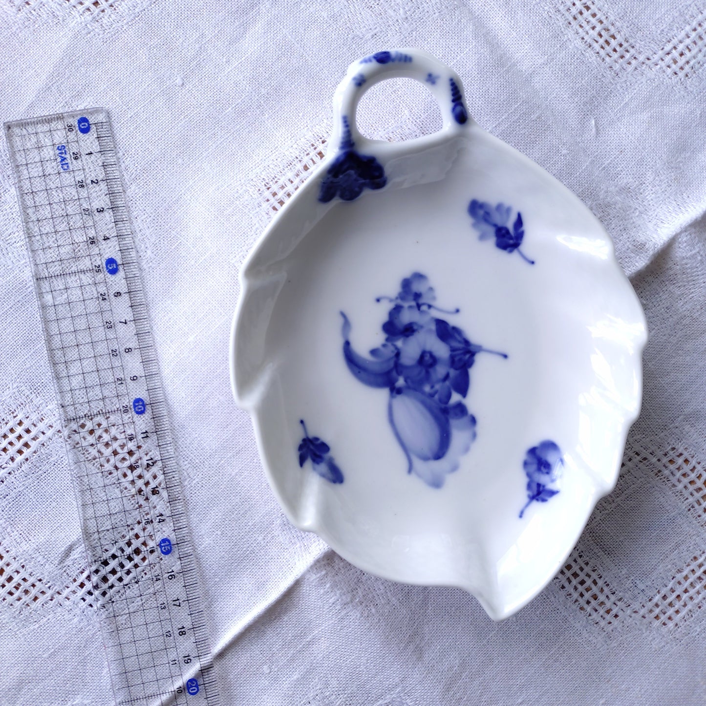 1924～1934年RoyalCopenhagenブルーフラワープレインの小さな葉っぱ皿大きさ約18.5㎝×14㎝